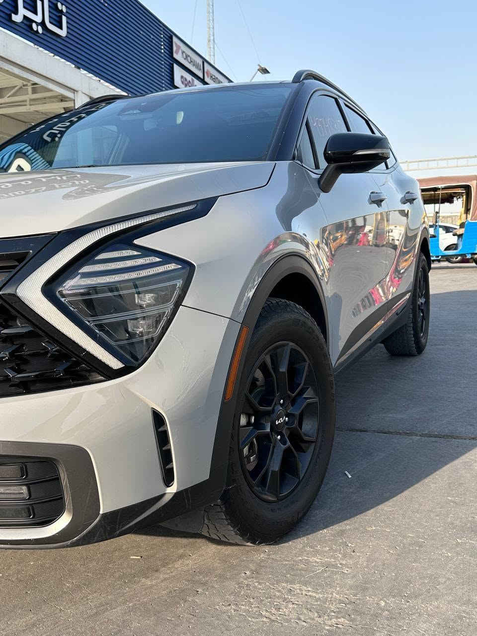 السلام عليكم
 للبيع فقط بدون مراوس 
وارد امريكي 
Kia sportage xpro 2024   لون سمنتي تو كلر
 
حادثه القبق جنطه بارد وتكحيل 
بدون ايرباك 
فول مواصفات بانورما تدفئة بلكشنات وبلستيرن تايرات جبلية 
ماشيه ٥٠ الف مايل مشي امريكا 
بدون رقم تترقم جميع المحافضات 
مكان السيارة بغداد
للاستفسار اكثر الاتصال او واتسال ***********
