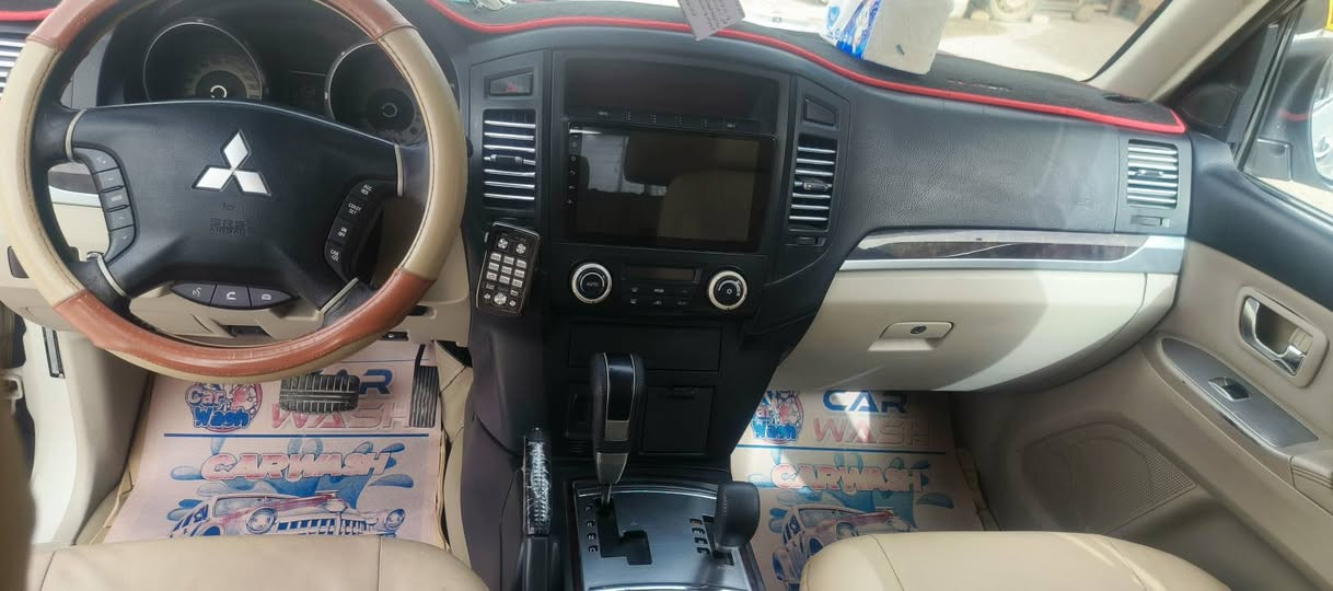 السلام عليكم باجيرو نظيف 2010 سياره باسمي     180       ***********
