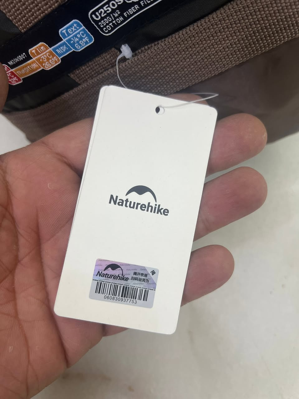 ️ كيس نوم Naturehike NH20MSD07
✅ درجة حرارة الراحة: 6°C
🌡️ مناسب للأجواء الباردة والرحلات الشتوية والخريفية.
🧵 حشوة بوليستر عالية الجودة تمنح دفئًا وعزلًا ممتازًا.
🔗 يمكن وصله مع كيس نوم آخر ليصبح مزدوجًا.
🛏️ تصميم مريح مع غطاء للرأس لمزيد من الدفء.
🎒 خفيف وسهل الحمل مع حقيبة تخزين مدمجة.

ملاحظة: إذا كان المقصود إصدار U250 من هذا الموديل، فدرجة الراحة فعلًا 6°C، أما وزن الحشوة فهو يقارب 250 غ/م² (وليس 820 غ)، بينما الوزن الكلي للكيس حوالي 1.5 كغم. تختلف المواصفات حسب إصدار الموديل (U150 / U250 / U350).


**إذا كنت صاحب هذا الإعلان وتريد حذفه لأي سبب، رجاءا أرسل رسالة إلى الدعم الفني**
