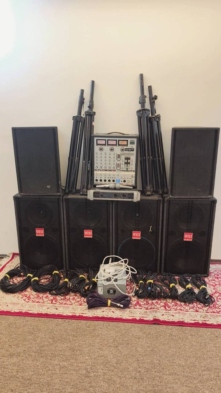 سماعات 12في 15  إصليات زوجين ايكو جنك
بور يوماها اصلي 5000 اصلي 
مايكات عدد 2 جاسكو اصلي بيتا 58اصلي
زوج سماعات ياماها 12انج
وايرات سماعه 14واير 
ستاندات زوجين 
ستان مايك 
رافع قدره اصلي
بغداد ***********
