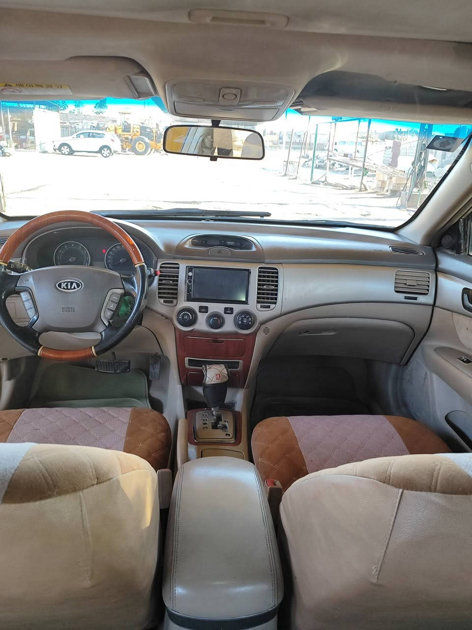 اوبتيما ٢٠٠٦
مكفولة من الضربة والگلبة والاصوليات جراد فقط
محرك ٢٠٠٠ خليجي 
رقم بغداد باسمي 
فول مواصقات
گير مكينة كفالة تبريد شغال حدادية جديدة تخم تاير جديد 
سيارة مال بيت متعوب عليها
مكلف بالنشر غير متواجد على الفيس
السعر ٨٦ وبيها مجال بسيط
للاستفسار اكثر الاتصال على الرقم ***********
