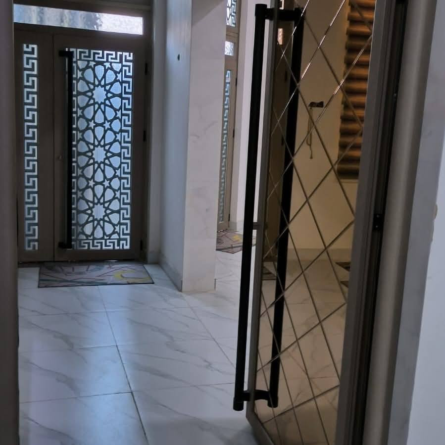 #مكتب_ظلال الرافدين
للبيع للبيع بيت طابو زراعي اسهم في منطقه سيد علاوي قريب على المضخه  يحتوي / ٢غرفه/براني / مطبخ /حمامات خارجيه وداخليه/ بناء حديث

المساحه ٢٠٠

مكتب ظلال الرافدين 
بيع وشراء كافة العقارات من ابنية سكنية وتجارية ومنازل ومحلات وقطع الاراضي ..ملاحظه_لعرض عقارك ماعليك اله مراسله الصفحه 
للتواصل والاستفسار اكثر الاتصال على الارقام التاليه  ***********
*********** وتساب
أو زيارة المكتب في العنوان التالي السماوة 
[مقابيل مصرف لدم مجاور متنزه حي الجمهوري
