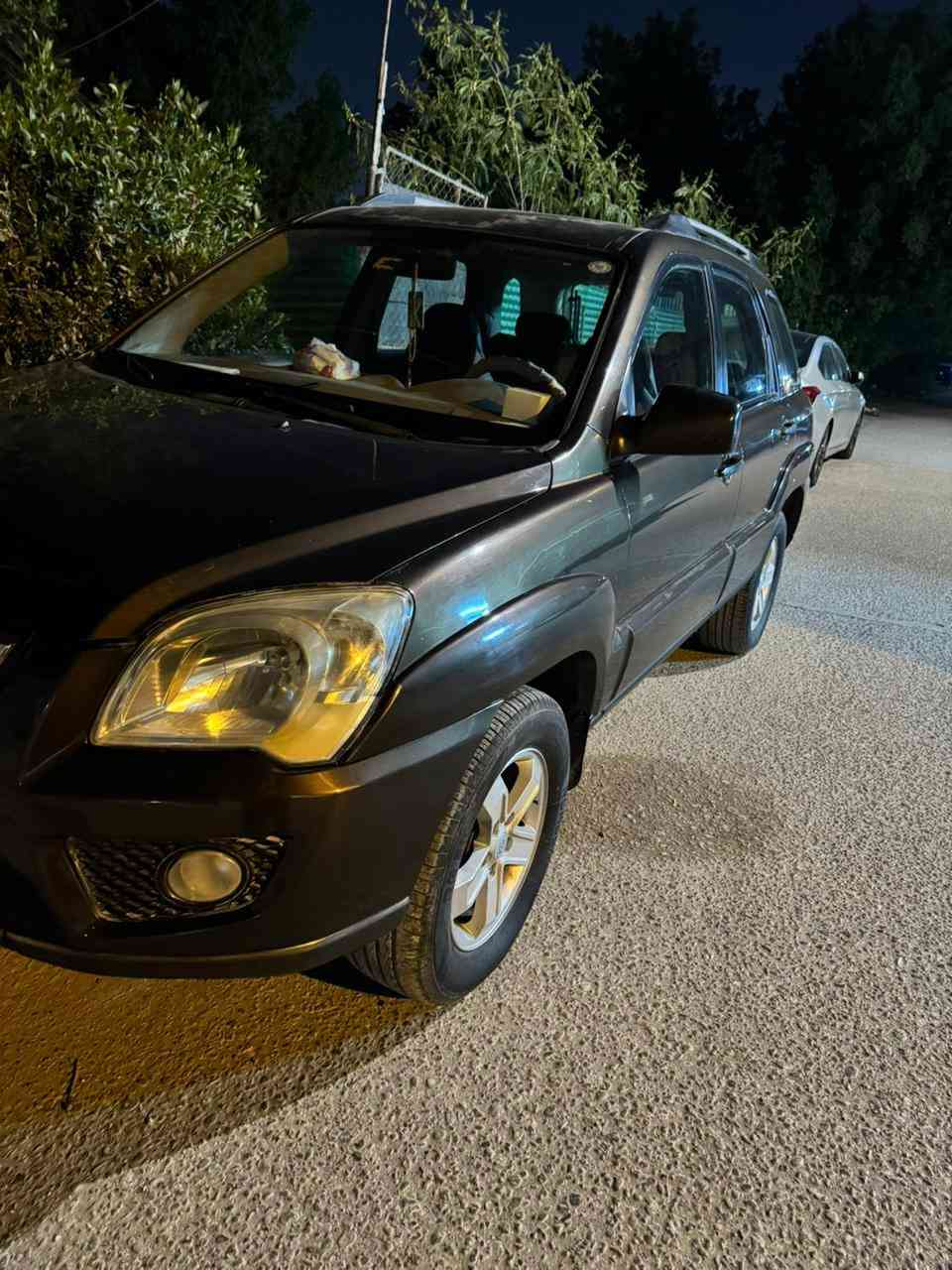 سبورتج 2009 خليجي 
رقم أربيل وكاله ام الصوره من المالك 
محرك 2000
كامره وحساسات خلفيه 
مكفوله من الضربه بيه بارد قليل 
تخم تاير +باتري جديد 
حداديه كير ومكينه مكفوله
ب98 وبيهة مجال
مكانها بالنجف اني مكلف بالنشر رقم صاحب السيارة *********** النجف, العراق
