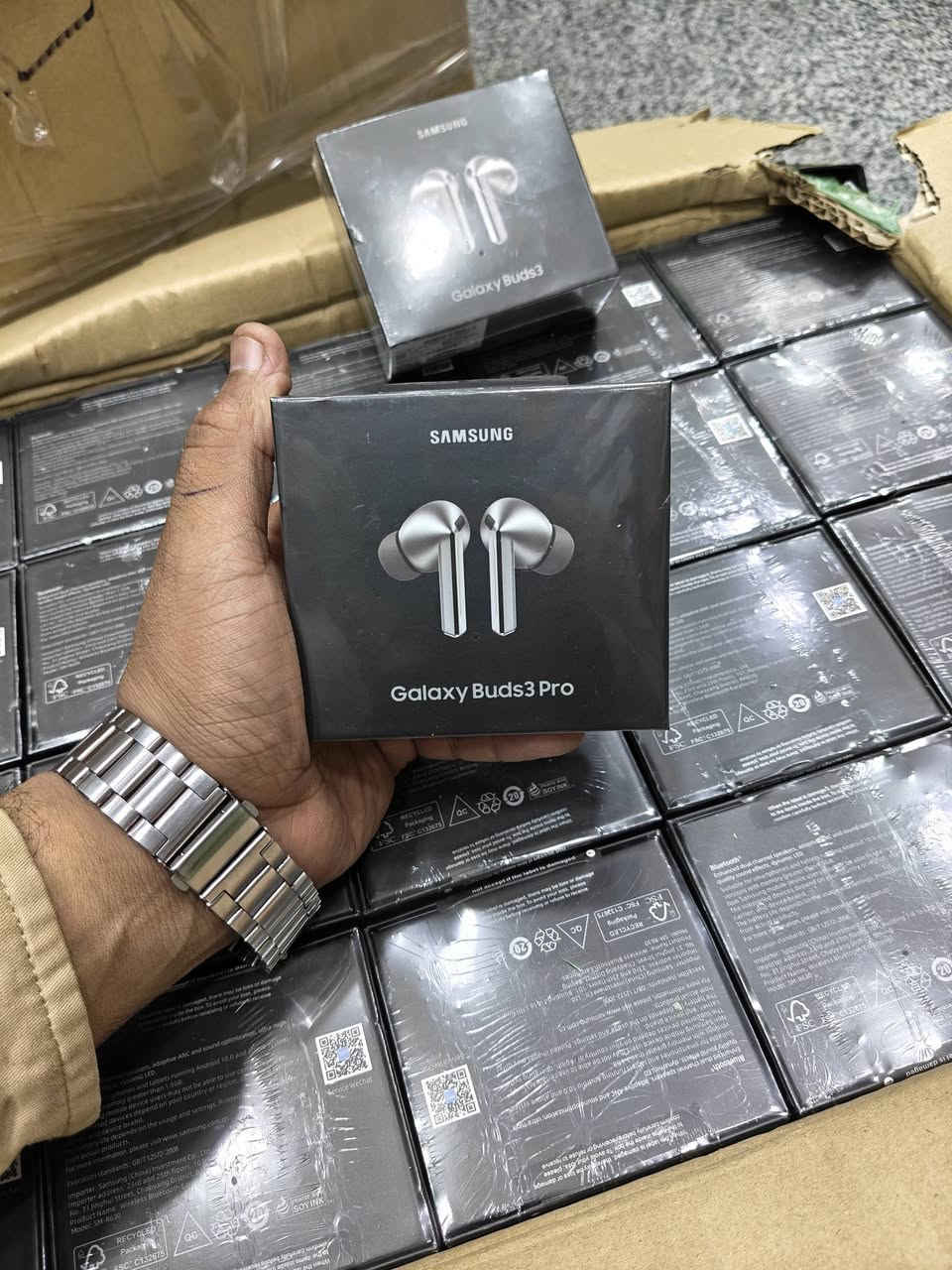 🇨🇳 الصين بين ايديكم 🇾🇪
نواقص السووووووق بفضل الله 🤲🤲.       
اعلي جوده في السوق المصري 
   Airbods Black 💪💪
Prooooooo2 🇨🇳
Prooooo 🇨🇳
Prooo3 🇨🇳
Airbods white 💪💪
   Proooo2 /4 Mike anc 
Proooo /4mike ANC
Prooooooo3
Proooo /2mike
Proooo2/2mike
 Samsung Galaxy Buds 3 Pro وحش الايربود بفضل الله 
كميات مفتوحه 🇨🇳🇾🇪🌹🇾🇪🇨🇳🇾🇪🇨🇳
للاستعلام 01016212121
01021040103
@ [2001879764027148:49210:@إشارة]


**إذا كنت صاحب هذا الإعلان وتريد حذفه لأي سبب، رجاءا أرسل رسالة إلى الدعم الفني**