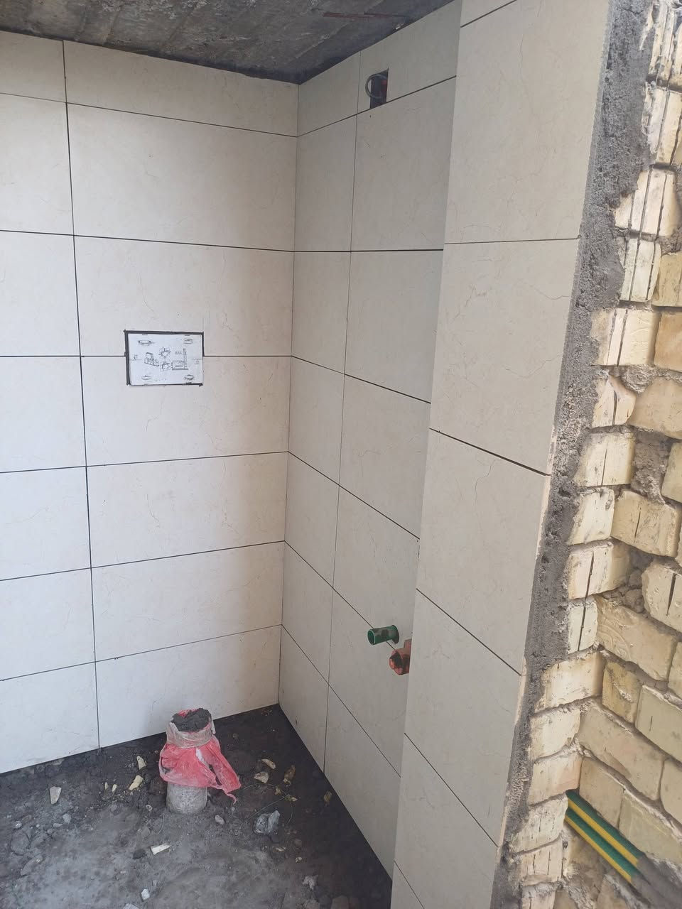 السلام عليكم.
خلفه سيراميك وكاشي ارضيات جدران بايات درج. 
شغل حلو ومرتب .

***********
واتساب
