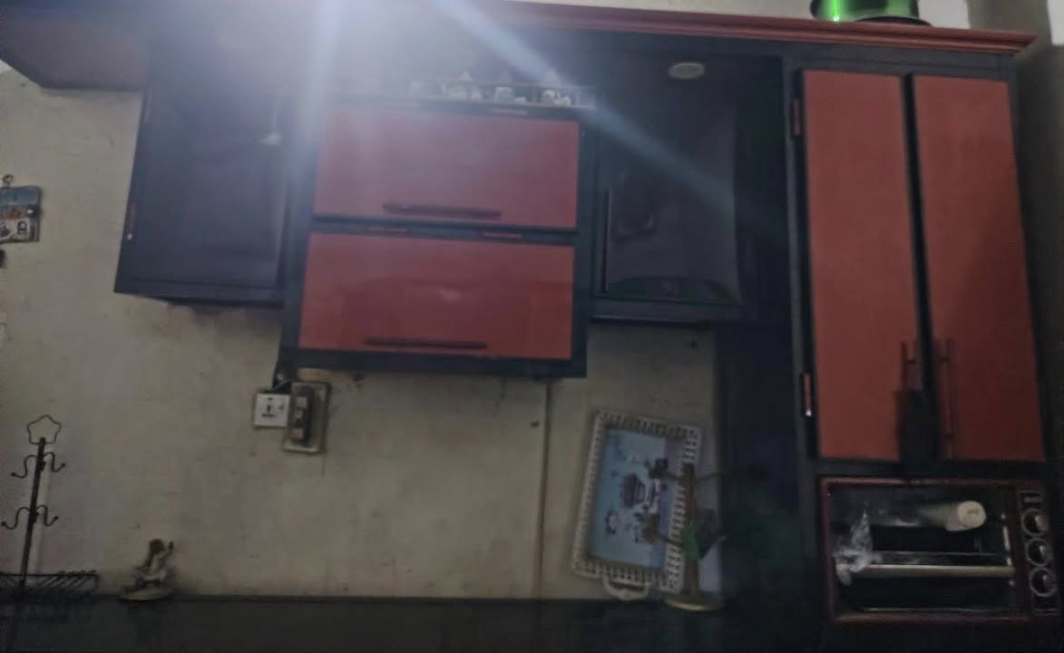 السلام عليكم كاونتر للبيع نظيف جدا اشياء بسيطه ناقصته ووياه حتى الاوفن الخاص بي وبي انارات مع سنك نظيف مرمر احمر لون مميز العنوان ميسان العماره قطاع 30 
السعر راسلني واتساب ع هذا الرقم وتدلل ***********
