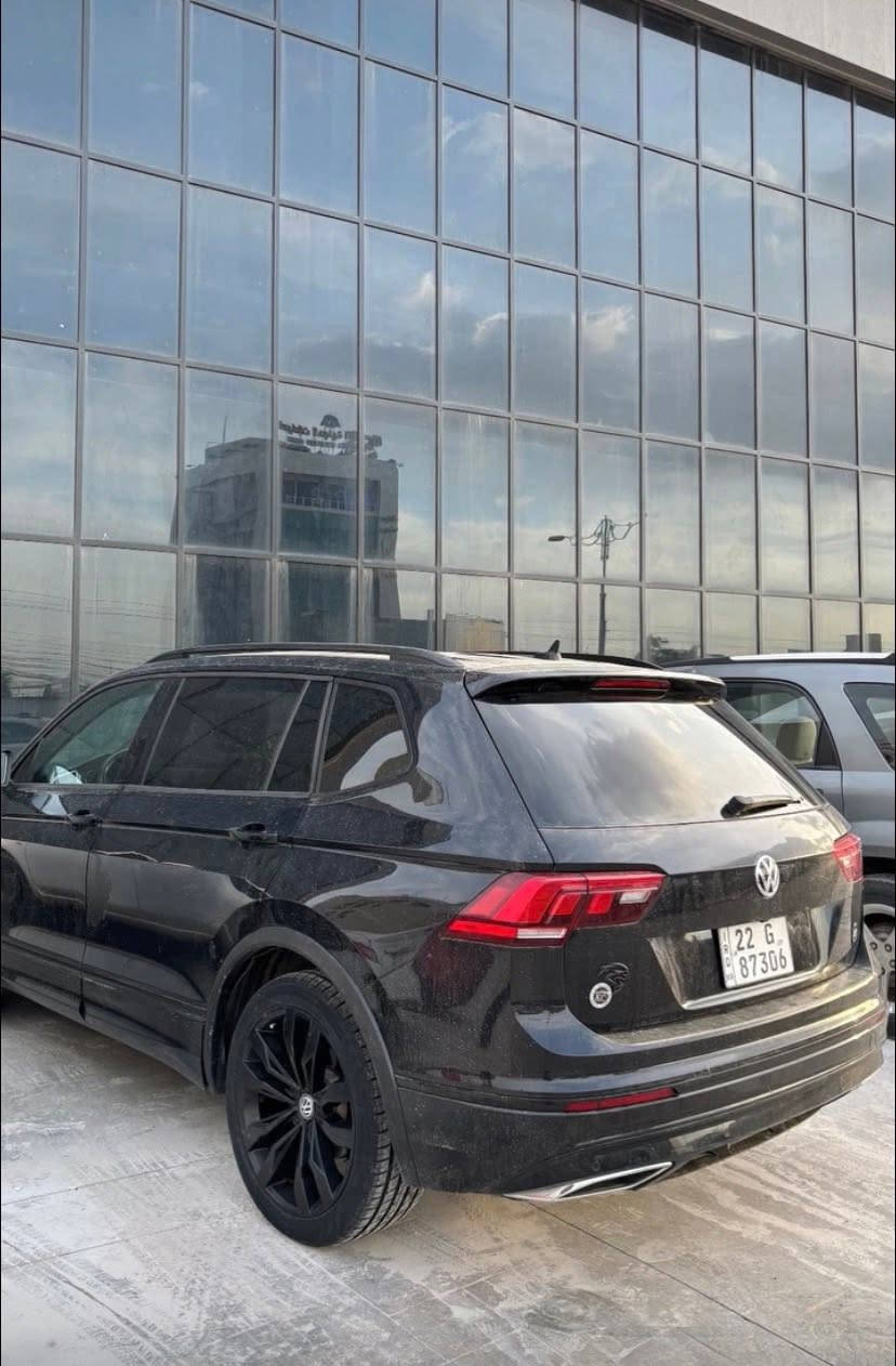 � للبيع | Volkswagen Tiguan R-Line 2021 🔥
🚘 المواصفات:

* فئة R-Line
* محرك 2000 Turbo
* ممشى السيارة 95 ألف ميل
* 7 راكب
* كشنات جلد
* كشنات كهربائية
* كشنات تدفئة
* سقف بانوراما
* لايت LED
* تحكمات ستيرن
* تايرات جديدة
* دهن محرك جديد
* هيدروليك الكير جديد
* هزّة جديدة
* صيانة كاملة على السيارة

⚠️ الضرر: قطعة وحدة فقط (الباب الخلفي جهة السائق)

📄 السيارة باسمي تحويل مباشر

📞 للاستفسار والسعر اتصال أو واتساب:
***********
