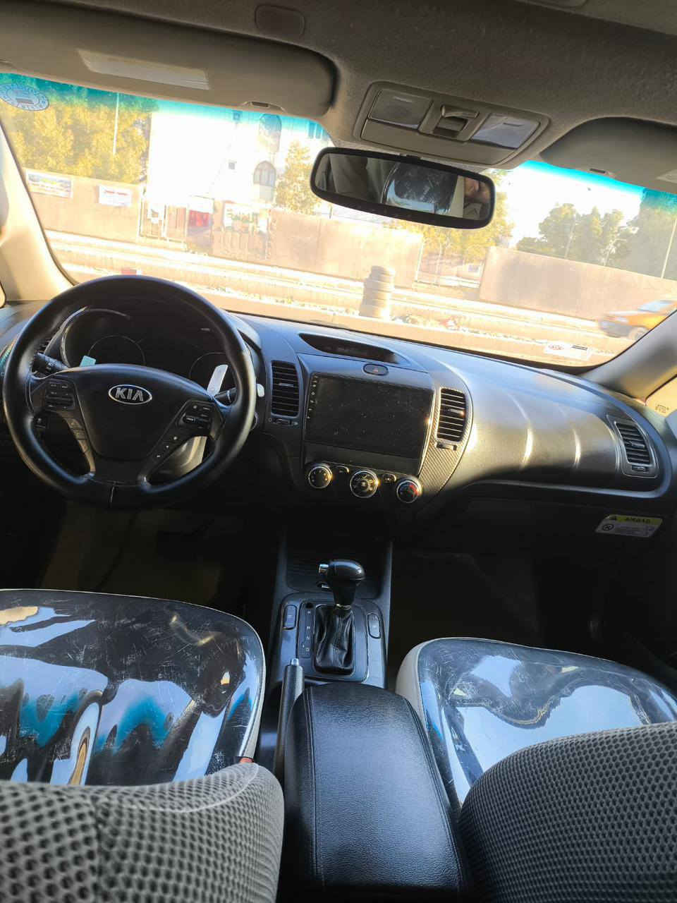 سلام عليكم شباب 
بدون خاص رجٱ
فورتي موديل 2015 البيع 
سياره فول مواصفات واحد ع واحد سياره 
بصمه+ فتحه+ كشن كهرباء+كشن حار بارد+ كشنات خلفيه تدفئه+دخول ذكي+مري شفط اشاير بمري+ عليه عدسات ايل ايدي 
وبيه مواصفات حلوه بعد 
سياره مثل ماوضحه بتصوير ٤ قطع صبغ بدون ضرر فقط جاملغ خلفي وضرر بسيطة كلش 
سياره رقم دهوك بسمي تحويل ثاني يوم 
مكان السياره الشعب حي بساتين مدخل شقق عمار الحكيم 
***********

***********
