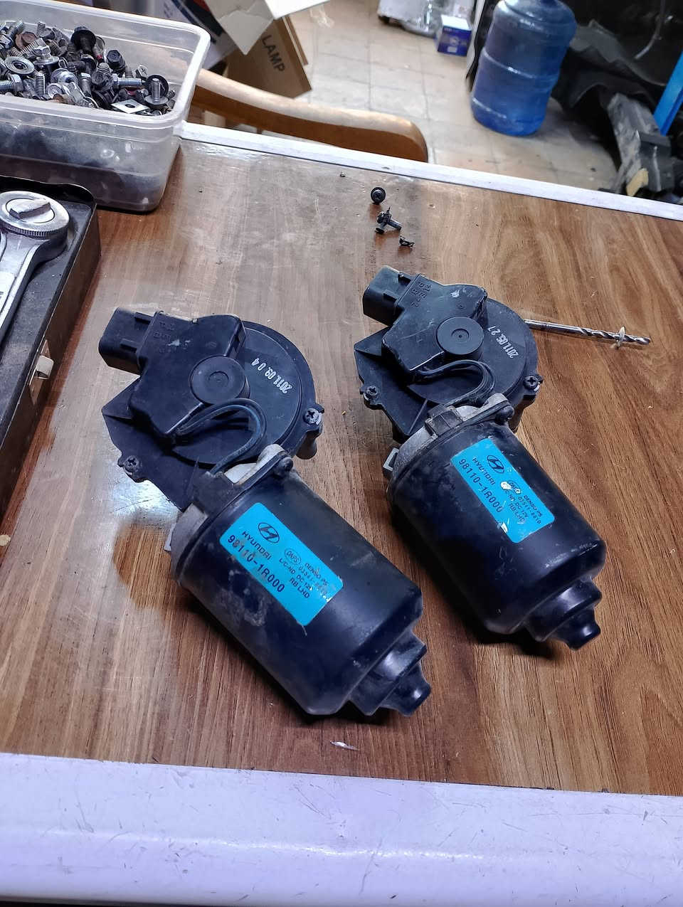 اكسنت مضلع . ريو مضلع 
ذراع ماسحه زوج ١٠ الاف
يده ماسحات ١٥ الف
يده لأيت ١٥ الف
ماطور ماسحات  ١٥ الف
ماطور زراكات ١٥
دبه زراكات ٢٥  الف
اصلي تفصيخ 
بغداد الامين شارع المعلمين محل القسواء 
توصيل بغداد والمحافظات 
***********
