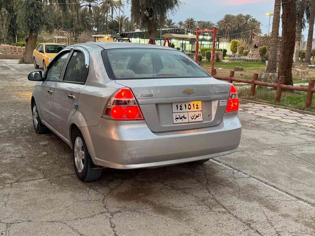 تحية طيبة للجميع 🌹🌹***********

أڤيو2011 گير عادي خليجي داخل عسلي گير ومحرك بشرط 

بيه صبغ وسونار مرفق مع الصور شرط بدون ضربة 

حدادية امامي وخلفي جديد تبريد تدفئة شغال كهربائيات شغال 

شرط التحويل والغرامات اخوان السيارة جاهز وبدون مصرف

مكان السيارة ديالى خانقين /السعر 55 وبي مجال خناقين, ديالى
