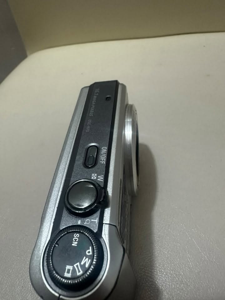 كامره sony cyber shot dsc H70 مع كامل ملحقات للتواصل ***********
