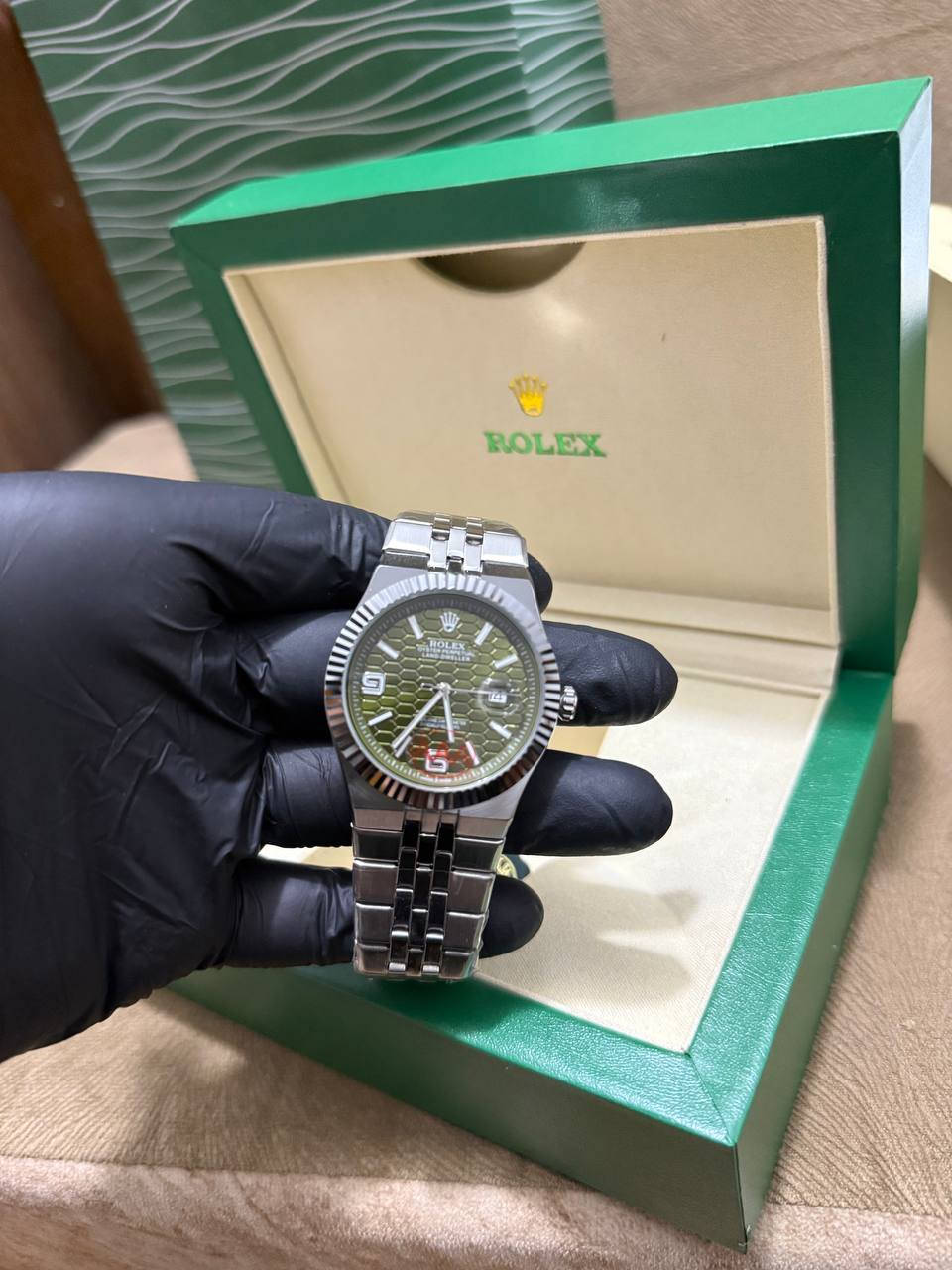 لحك اريد اعزل بفلس ونص الأسعار
ساعة رولكس ماركه Rolex Land-Dweller اصليه مختمه بالكامل مع كارتات الضمان والكتيب الخاص بيها والعلبه الملكيه والكيس مالتها عل اول تم 22 بالعافيه


**إذا كنت صاحب هذا الإعلان وتريد حذفه لأي سبب، رجاءا أرسل رسالة إلى الدعم الفني**