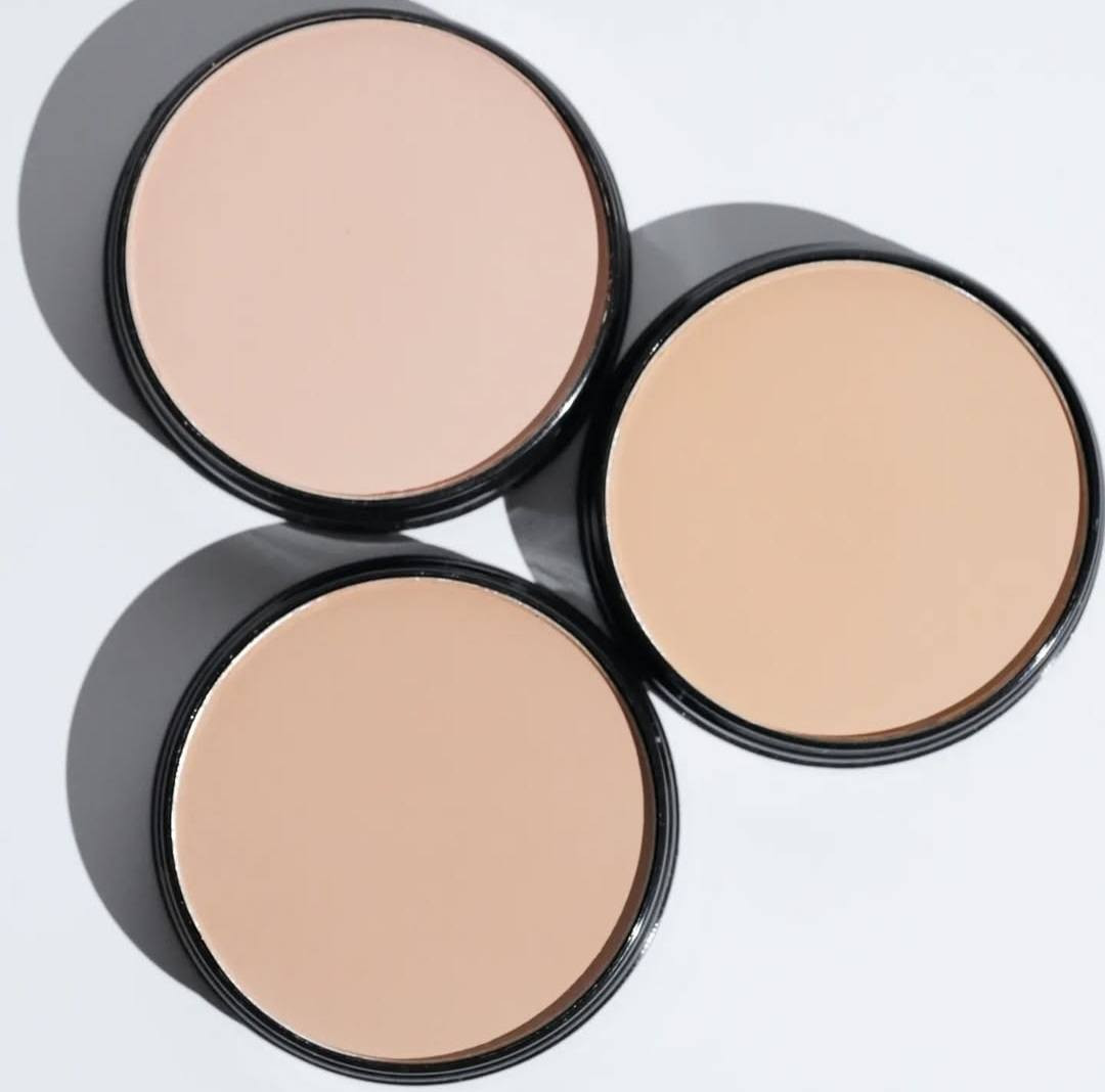 باودر (BARBIN) 

بودرة مضغوطة متوفرة بعدة درجات، و يعطي لمسة نهائية مخملية وصافية للمكياج 😍 

المميزات ❤️
تركيبة ناعمة وحريرية (Soft & Silky).
يوفر تغطية كاملة و يساعد في إخفاء عيوب البشرة مثل الكلف والتصبغات وتوحيد لونها.
مقاوم للماء. 

السعر 5.000


**إذا كنت صاحب هذا الإعلان وتريد حذفه لأي سبب، رجاءا أرسل رسالة إلى الدعم الفني**