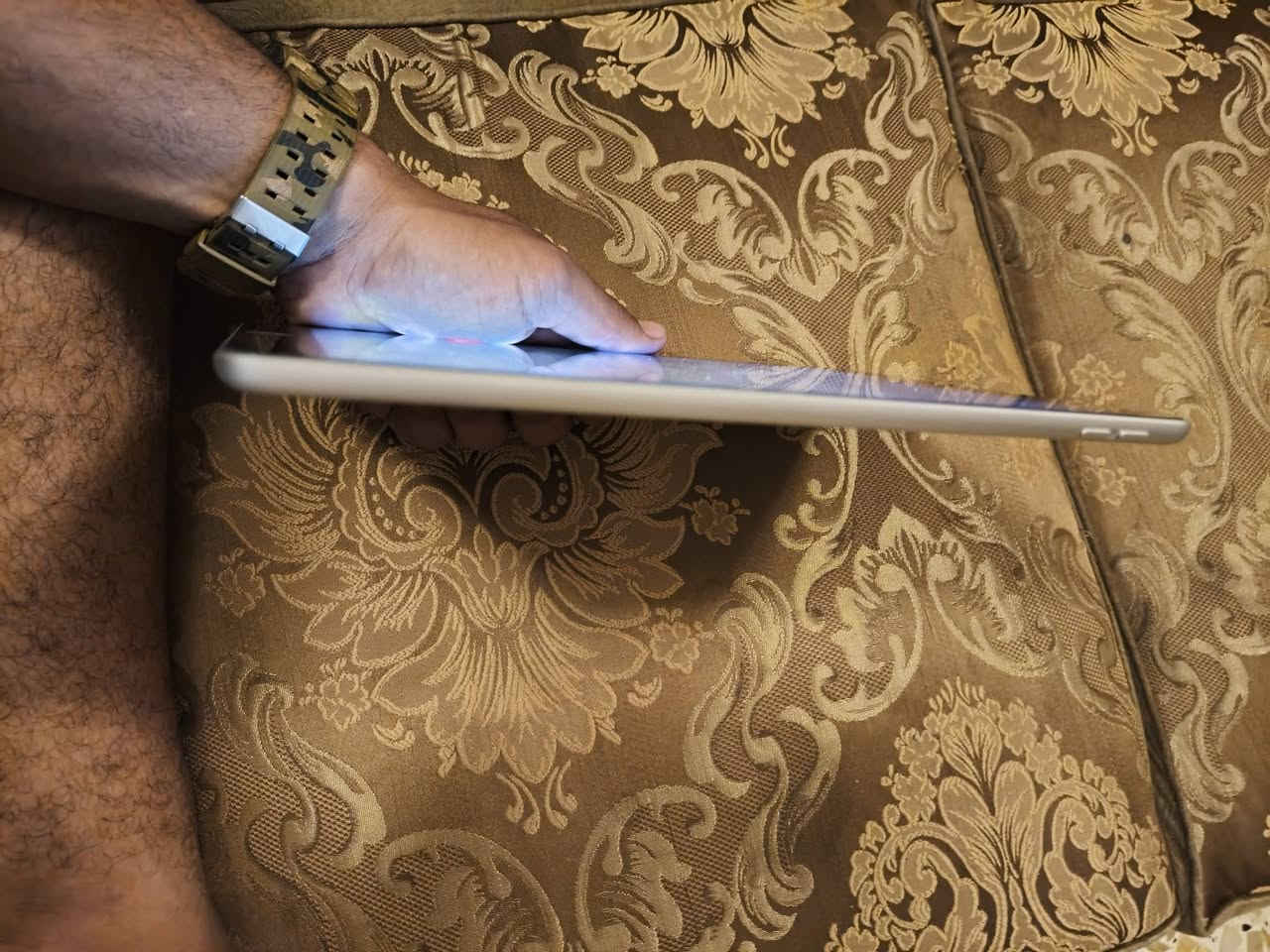 للبيع ايباد  9 ذاكره 256 جديد حيل نضاله💯 بطاريته 95اصل مكاني بغداد المشتل  ***********
