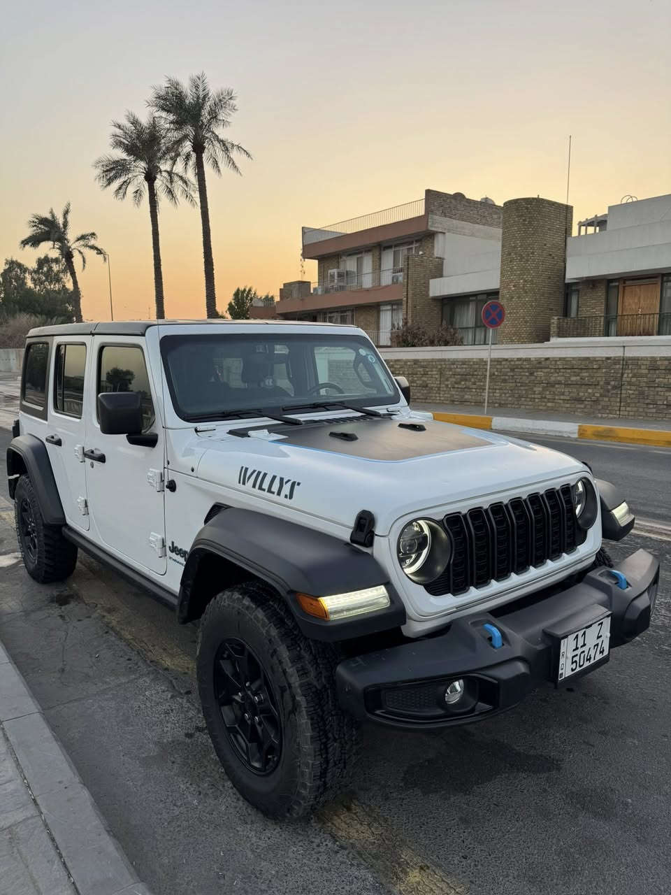 السلام عليكم
جيب رانكلر هايبرد  موديل 2023 
وارد امريكي للبيع 
انظمه قيادة بانزين وهايبرد وكهرباء 
مواصفات الرانكلر معروفه 
محرك 2000 تيربو 375 حصان
كير 8 نمر 
تبريد ثلج 
شاشه كبيره تدعم كار بلي 
شاشه اعطال 
نظام تعليق اوف رود 
اضاءة زنون بلادي مع كشافات زنون 
سقف قابل للازاله والتركيب 
ماشيه 40 الف ماشيه بالعراق قليل فقط 3 الاف
إني المستورد رقم بغداد بأسمي 
جديده كل نقص مابيها ضررها فقط جاملغ خلفي وربع باب الصندوق 
عنوانها بغداد الكاظمية 
السعر 288 ورقه وماكو هيج نظافه بهيج سعر
***********
