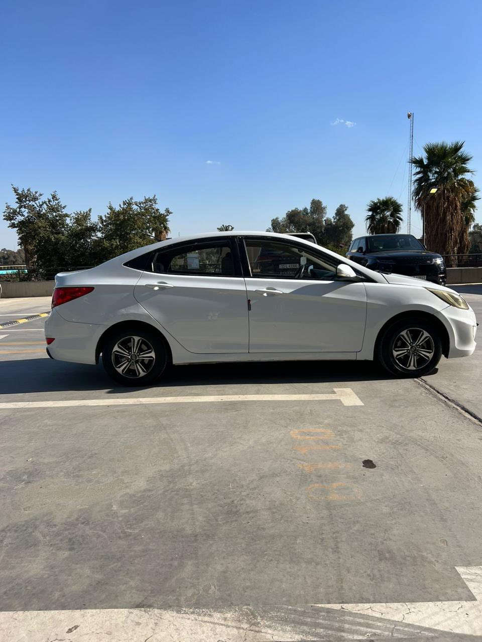 السلام عليكم اكسنت خليجي ٢٠١٧ رقم واسط مشروع وطني تحويل ثاني يوم اسوي مكاتبة مروريه مباشرةً 
بيهه جاملغ مبدل والجاملغ جهة الثانيه بي شبر بارد ومصبوغ على كد البارد وشويه تعديل حافة الجنطه السياره استخدام شخصي رايدهه ب  (   ٩٥ ) ورقه وبيهه مجال مكان السياره بغداد مجمع بوابة العراق السكني
للتواصل على الرقم ( ***********)
