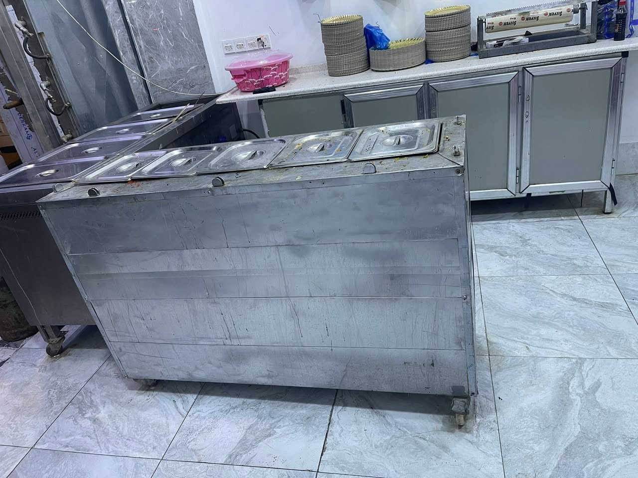 السلام عليكم شباب غراض مطعم البيع شويه عدد 2حمايه عدد 2براد مجمده كاونتر عدد 2شويه كص يحب يتصل حوض سمك شوياه سمك مكان الرمادي موجود توصيل
كلهن فلس ونص 
ارفع منشور بس بكلمه الله يرزقك 

+964 781 720 8779
