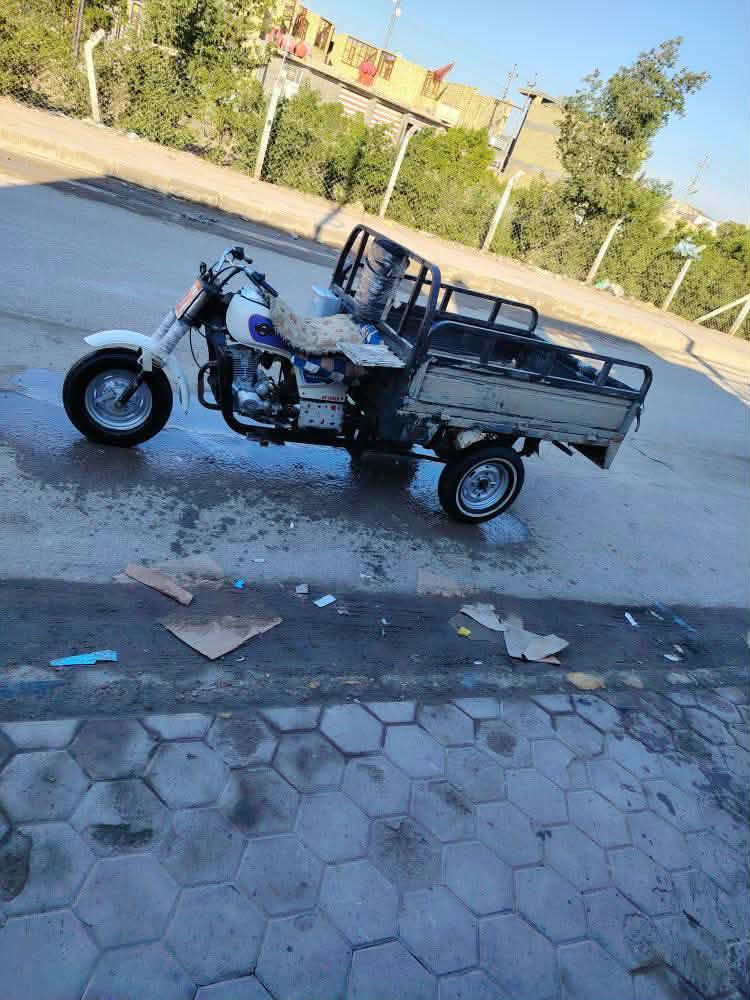 سلام عليكم البيع موديل 15  أوراق مكينه ما مفتوحه توني شادها ثاني تبديله دهن شاصي نضيف تواير ابو خطه توني شاهدهن شفت بنزات بوكس كير ضفيره كله جديد ما مخلي قطعه بيها ما مبدلها كهربائيات شغاله السعر واحد 450  مستعجل ع بيعه كلش مكاني ناصريه مركز ***********
