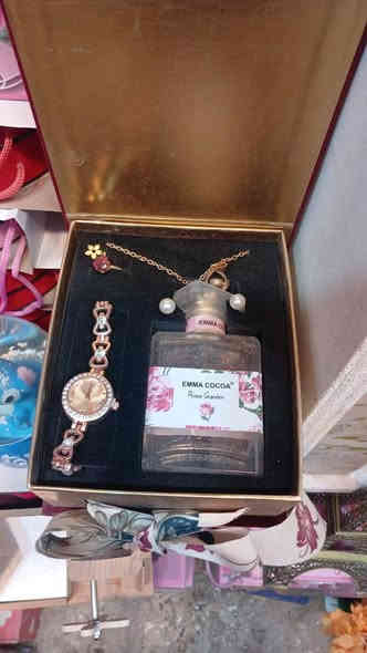 🌟 عالم الهدايا يبدأ من نبع الفرات… حيث الفخامة تُصنع بذوق 🌟
هديتك مو بس غرض… هديتك رسالة حب تنحجي وحدها 🎁❤️
اختار من أرقى الهدايا والبكجات الفاخرة،
وخلّي الإهداء يصير لحظة ما تنسي ✨💖

🔥 خصّص هديتك… وخلّي بصمتك تلمع
🔥 تميّز… لأن التميّز يصنع الفرق
🔥 هدايا راقية… تعبّر أكثر وتكلّف أقل
🔥 جودة تثق بيها… وسعر يرضيك

---

💎 معرض نبع الفرات – الفخامة مو شعار… الفخامة أسلوبنا 💎
لا تدوّخ ولا تحتار… كلشي متوفر:
✔️ ماركات أصلية عالمية
✔️ تنسيق وتغليف احترافي
✔️ خيارات هدايا لكل المناسبات
✔️ أسعار تنافسية… وعروض ما تتفوّت

✨ خلي هديتك تحجي عن ذوقك قبل حضورك ✨

---

📍 العنوان:
سوق المحاويل – قرب كراج المحاويل
مقابل طرشي البركة – مقابل كافتريا هاني

👤 بإدارة: غياث مازن
📞 للتواصل: ***********
🚗 توصيل سريع – خدمة انطلاق من قلب المحاويل إلى باب بيتك
