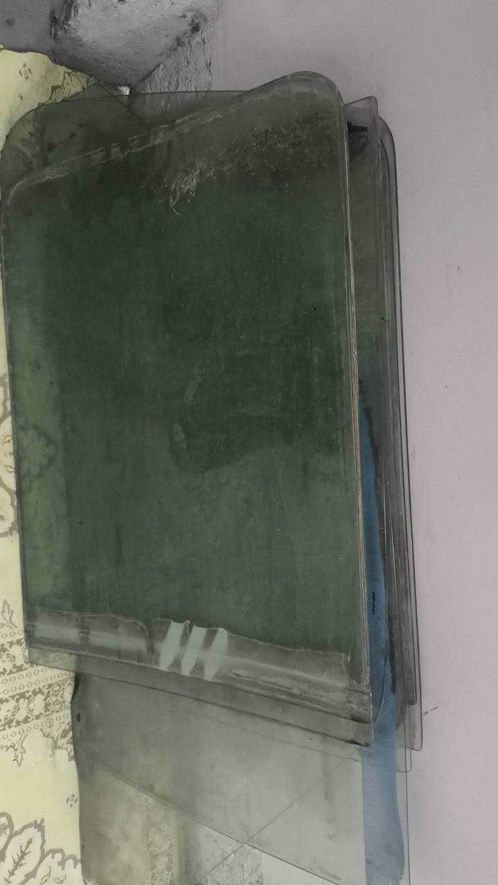 سلام عليكم غراض للبيع طابكسن لواحد كامل سعره 25 ويل فقط لواحد 10 جامه 10 لقود لواحد 15 حواجب ويه سكن سعره زوج 15   دركه لوحده 10 مكاني بغداد بالدوره اتصل على الرقم ‏‪***********‬‏
