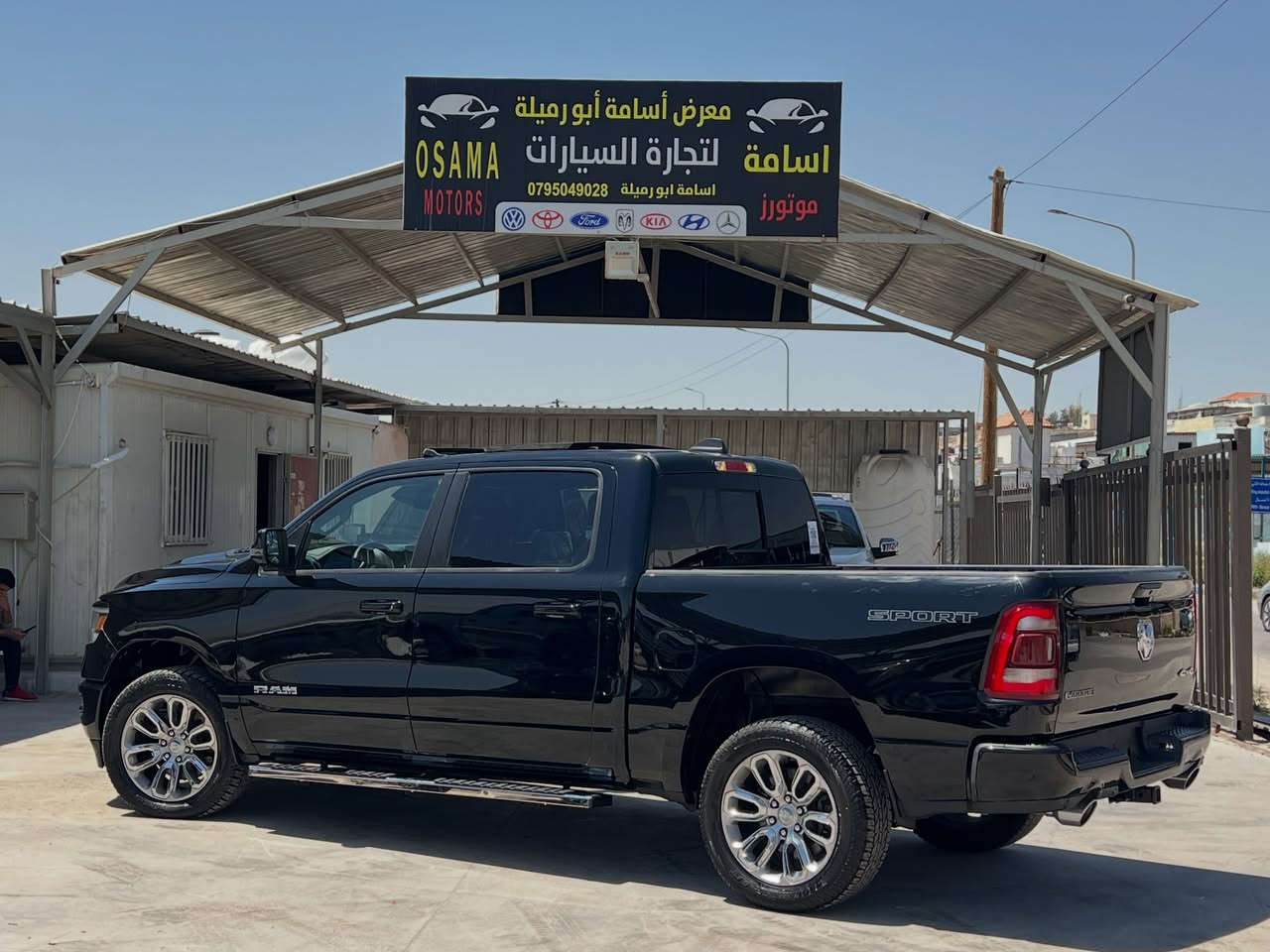 ● #DODGE RAM LARAMIE DIESEL 2023 🛻 ✅️

● #دودج رام لارمي ديزل 2023 🛻 ✅️

فحص كامل 7 جيد كلين تايتل ✅️ (clean title)

لون اسود ملوكي مميز جدا 🖤

ممشى قليل 68 الف فقط ✅️

فل كامل 

سعة المحرك: 3000CC قوي واقتصادي DIESEL ⛽️

 

● المواصفات :

• بانوراما 

• جير ماوس

• 4×4 كهرباء

• كراسي جلد لون اسود 

• كراسي كهرباء ميموري سيت

• كراسي مدفأة ومبردة

• تحكم ستيرنج

• عداد ديجيتال 

• شاشه اصليه كبيره

• نيفجيشن

• كاميرا خلفية

• بصمة ابواب

• تشغيل عن بعد

• حساسات أمامية

• حساسات خلفية

• نظام صوتي كامل

CD نظام

AUX

USB

Blutoth

• سماعات عدد 10 بوستن

•فتحه خلفيه كهرباء(قناص)

• جنط قياس 20 كروم

• كوشوك جديد

• مكيف حامي بارد مفصول

• زجاج كهرباء ملون

• نظام الانارة التـــلقائي للمصابيح

والعديد من الاضافات المميزه...

 ● موقعنا المنطقة الحرة الزرقاء ش.18 شمال .

● للأستفسار: 0795049028 أسامة أبو ارميلة .

#معرض_اسامة_ابو_ارميلة_للسيارات


**إذا كنت صاحب هذا الإعلان وتريد حذفه لأي سبب، رجاءا أرسل رسالة إلى الدعم الفني**