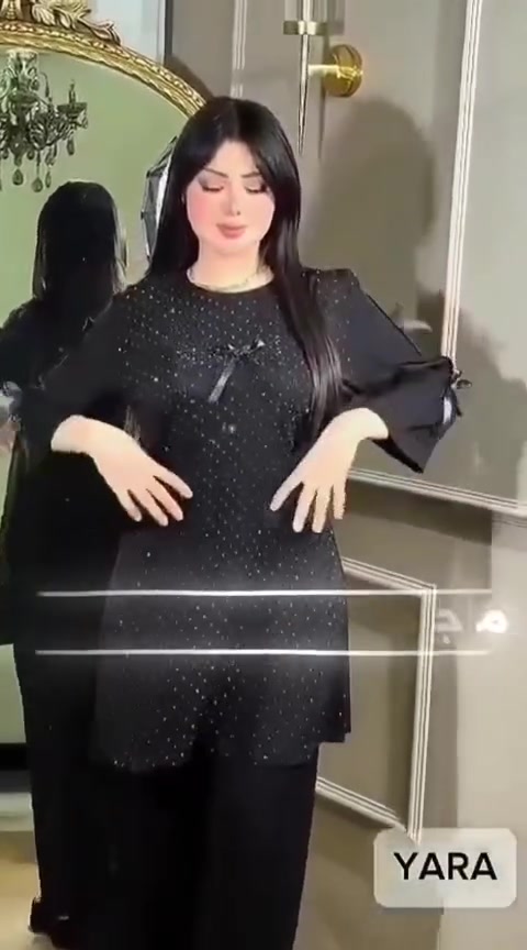 ✨ الأناقة والتميز في إطلالة واحدة ✨
​لكل من تبحث عن الفخامة والنعومة معاً، نقدّم لكِ هذا الموديل الساحر باللون الأسود الملكي مرصعاً بتفاصيل براقة تزيدكِ جاذبية.
​💎  تصميم مريح وأنيق يبرز جمال القوام بكل رقي.
​ قماش عالي الجودة كوالتي عالي مع لمسات ناعمة من الفصوص اللامعة التي تضفي بريقاً خاصاً.
​الأكمام: مزينة بفيونكات صغيرة تمنح التصميم لمسة أنثوية فريدة.
​🌟 مجمع السلامي — اختياركِ الأول للأناقة والتميز دائماً.
​📞 للطلب والاستفسار:
​يمكنكم مراسلتنا عبر رسائل الصفحة أو زيارة فرعنا المتواجد في [كربلاء الجدول الغربي الشارع العام قرب اسواق سيداصيل] أو الأتصال عبر الأرقام التاليه 
***********
***********  + واتساب
​متوفر خدمة التوصيل لجميع المحافظات 🚚
​#أزياء #موضة #ملابس_نسائية #مجمع_السلامي #أناقة #فخامة #ستايل #ملابس_سوداء
