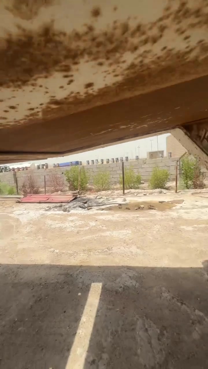 السلام عليكم لودر للبيع دناكير 14 تايرات 22.5 بريك هوى كهربائيات شاصي مكفول بسعر معقول اتصل وتدلل *********** حيدر. كلشي موضح بالفيديو
