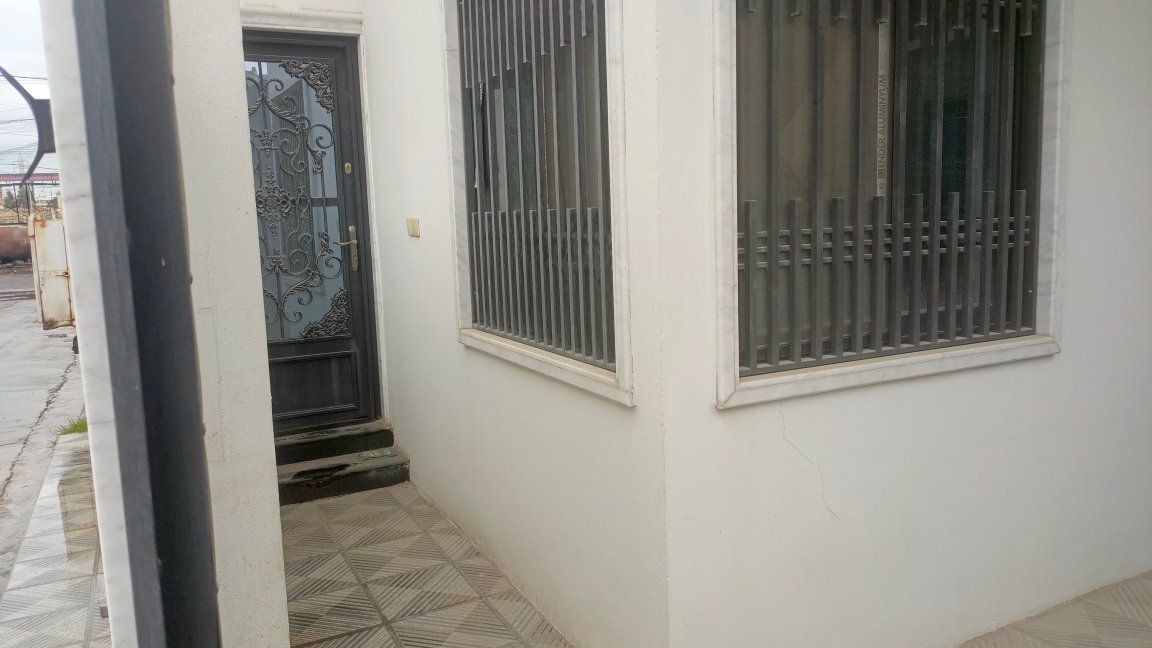 للايجار الشهري ٤٥٠ ألف بيت طابقين ٥ غرف وحمامين ومطبخين وهول بناء فول حديث حي زيونة المرور قرب جدا عالشارع


**إذا كنت صاحب هذا الإعلان وتريد حذفه لأي سبب، رجاءا أرسل رسالة إلى الدعم الفني**