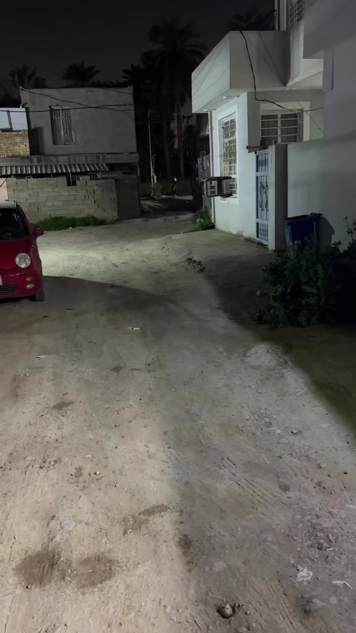 السلام عليكم حبايب قلبي. اعلان بيت سعر مناسب جدا. ويرهم قسط ايضا بيت مستعجلين ع بيعته  علماً ان السند البيت طابو صرف ومسجل بسمه السند شخصي. وليس انذار او اقرار سند بسم ابو البيت.  مساحه البيت 150 متر يحتوي ع ثنين غرف نوم. صحيات خارجي وداخلي وجه البيت 15 ونص متر. يرهم عائله جبيره ويرهم تقسيم 3 بيوت يصير. بناء البيت طابوك جمهوري حولي مطبخ معزول ستقبال جبيره كلش.    موقع البيت جزيره بغداد السياحيه كميره من جهن ابو طاوه ومن شارع 9 ومن قريه صبر المدخل والمخرج. اول متدخل المنطقه. بيت ميتفوت. وين اهل القسط الدخلولي هذا توفر عندي سعره. ب115 مليون وبي مجال للشراي   هذا الرقم ***********  للاتصال واتساب ايضا ومازنجر أردك برساله ***********
