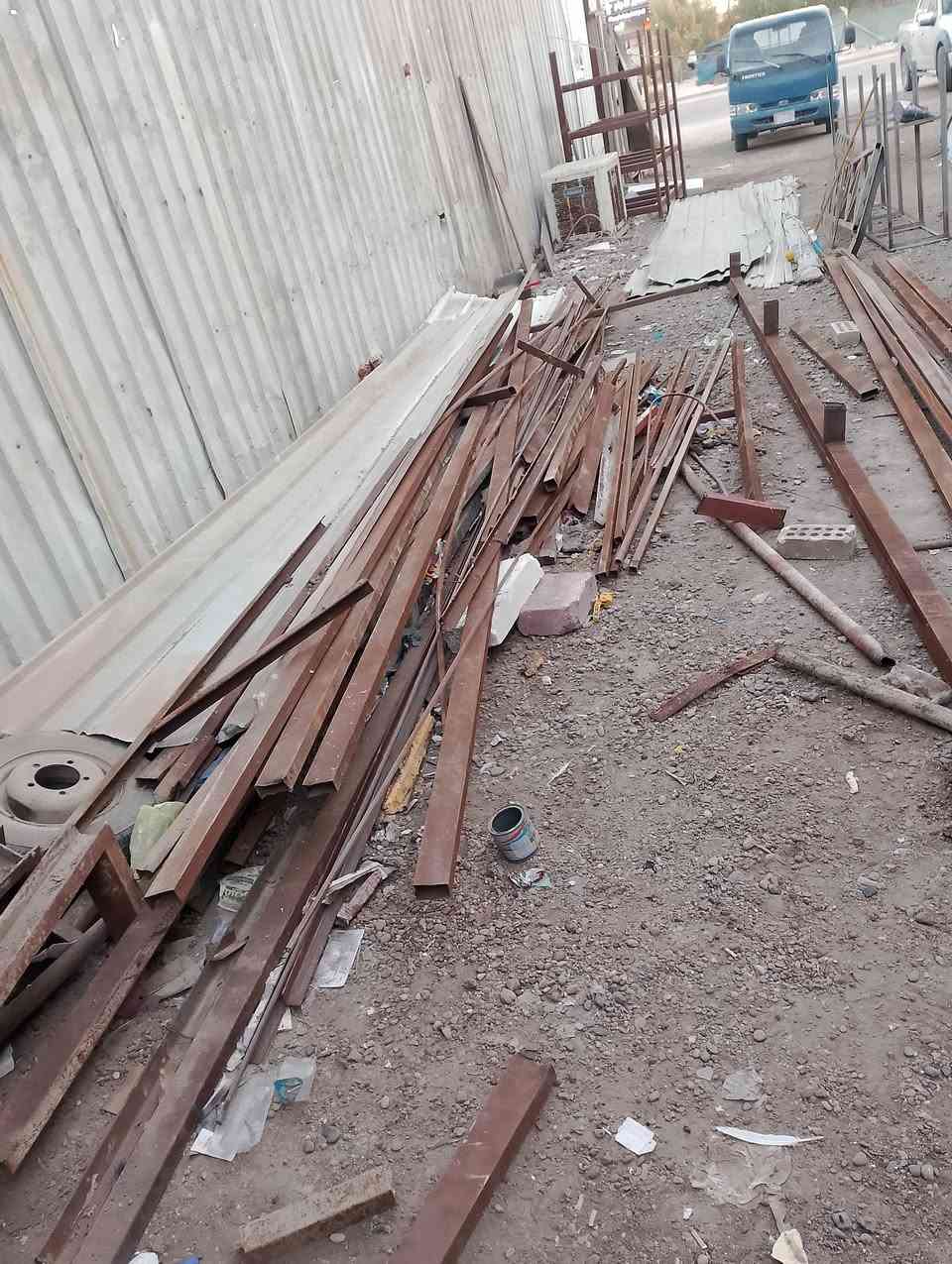 للبيع شخاطات بيهن تقريبا 15 روطه مليم ونص مستخدم المتر ع 3 وجينكو ثقيل وخفيف الخفيف ب 12مستخدم والثقيل ع20 عنوان بغداد شهداء البياع ***********
