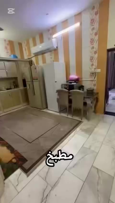 السلام عليكم 
من رخصت الادمن
بيت ركن ع شارع في حي السلام قبل الكماليه مجاور مستشفى الفضيليه العام 
مساحته 125 البيت ركن بنائه مربع وبي تشجير الكراج والحمام البرا وقطعه مقابيل البيت للاستفسار ***********
