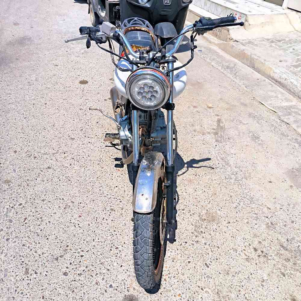 دراجه دالون خمسه كير مكينه بلاديه لاتبخير لاصوت  تايرات جدد دراجه كامله بس عوزها ترتيب تجي تفحص وتشوف بعينك دراجه اصوليه اوراق كامله اصليه تواصل واتساب  *********** بغداد, العراق
