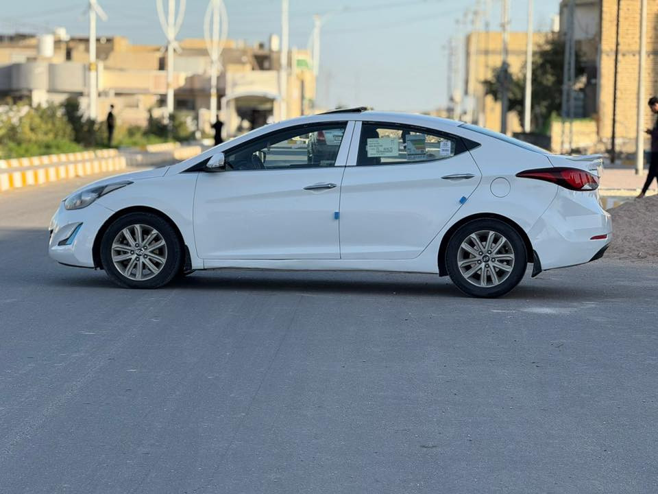 يا الله سلام عليكم انتره وارد خليجي موديل 2015حرهً تحويل ثاني يوم بسمنه بيها باب تبديل وبيها رشات صبغ بدون دواخل موصفات سياره فول 1ع1
فتحه 
شاير بل مري 
تبريد قطعتين 
شاشه كبيره 
بعد بيها موصفات حلوه سياره مكان سياره ناصريه 
شموخ سعر ب110وبيها مجال رقم ***********
