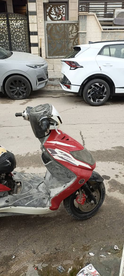 سكنس فحل ابيع كوم حديد مكينة ناعمة بس بيها تبخير ونقص باتري صالنصة ام الوزة كلش قوية بريكاتها دبلاتها جدد نكرة هندر وصافية سعرها 350 للتواصل *********** مكاني الاعظمية لحد يدخل خاص يكول شبيها
