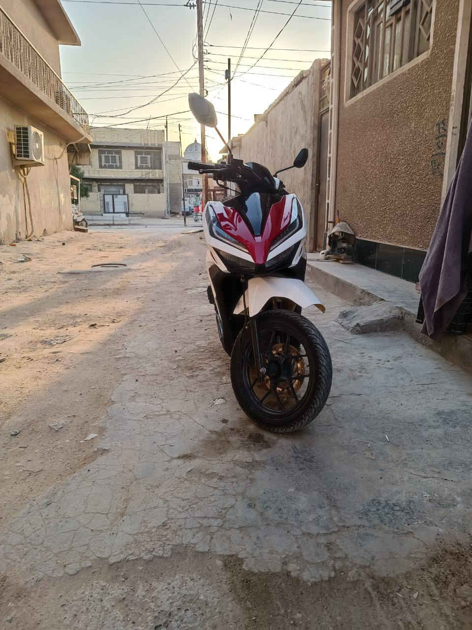 سلام عليكم دراجه هوندا للبيع اوامراوس دراجه جديده مملعوب بيه أحله من الصوره موديل 2023 دراجه مماشيه اهواي  السعر خابرني اوتدلل رقم الموبايل ***********هم بي واتساب
