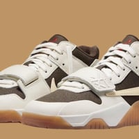 ترافس سكوت • مقاس ٤٢ • ربلكا ملحقات