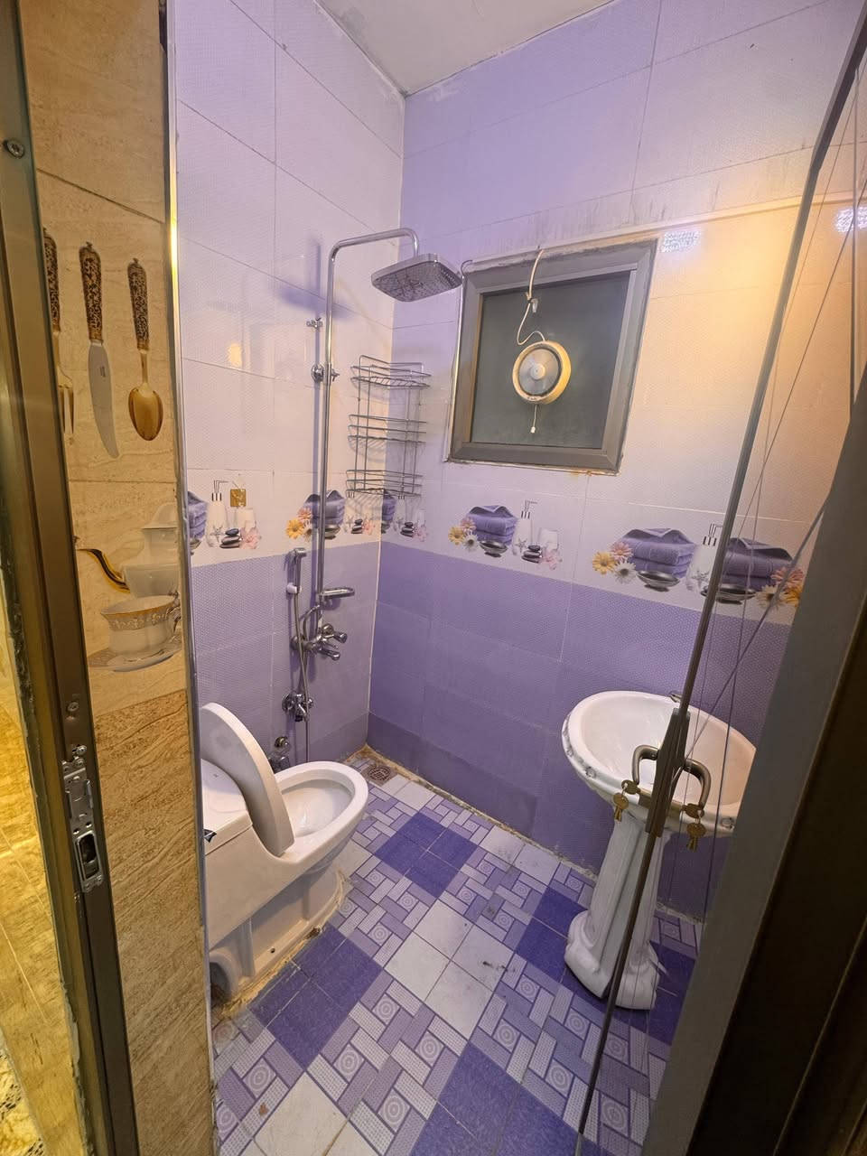 السلام عليكم دار 70 مترللايجار  زيونه محله 716 طابق ثاني غرفه نومً ومطبخ وصاله وحمام. بناء جديد معزول درج وباب وحده البيت جدا نضيف وديكورات   مع تانكي ماء وماطور. وبي كاونتر هديه وي البيت.


**إذا كنت صاحب هذا الإعلان وتريد حذفه لأي سبب، رجاءا أرسل رسالة إلى الدعم الفني**