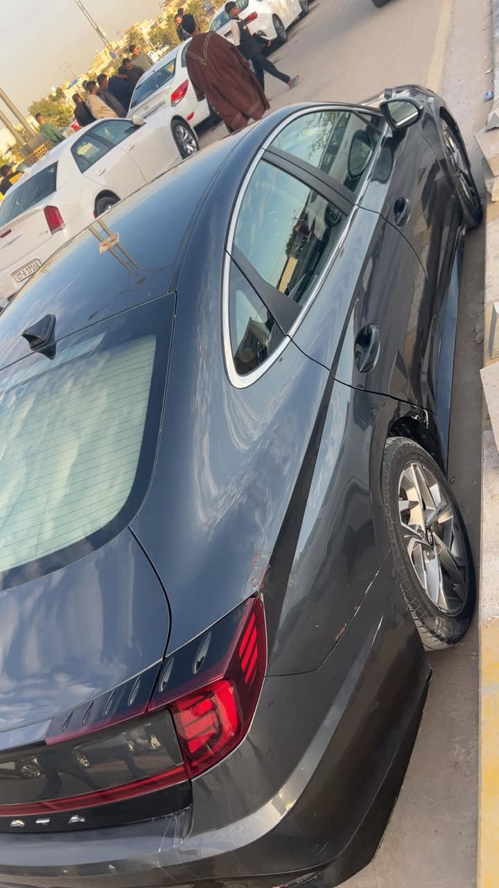 السلام عليكم سوناتا موديل 21 فول مواصفات عدا الفتحه محرك 2500 رقم بصره معوقيين وكاله يسويلك السعر 145 وبيها مجال بصيط السونار مرفق مع الصور للاتصال ***********
