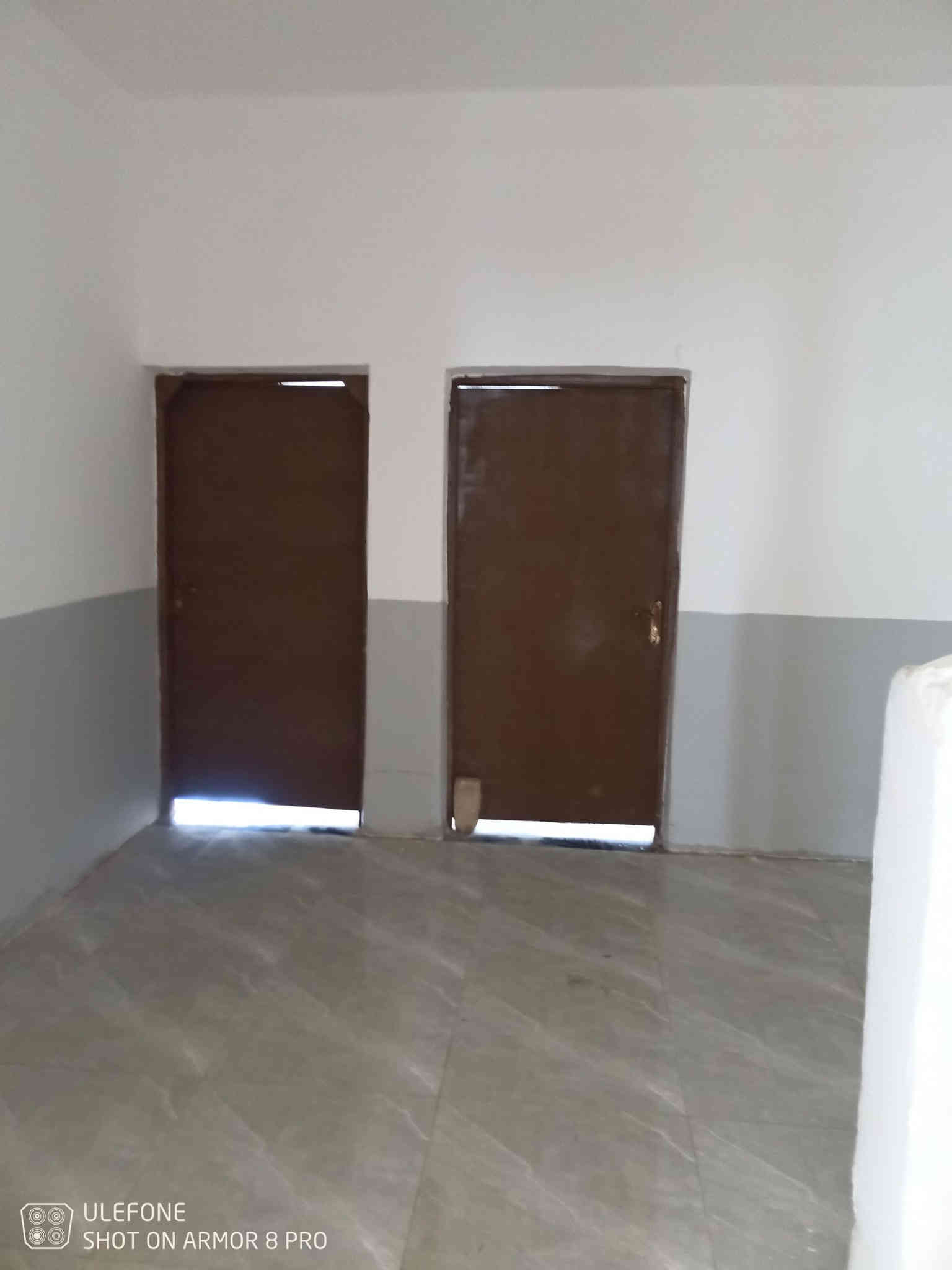 دار معروض للبيع مالك صرف ديوانية سنية الشارع التجاري قرب الدفاع المدني بداية الحي العسكري مساحة البيت 260 متر يقع على استقبال وهول وصاله وغرفتين وحمام ومطبخ وصحيات داخلية وخارجية مع ممر حول البيت ***********
