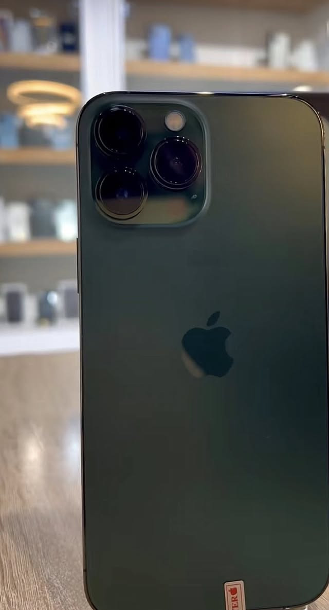 ايفون 13 برو ماكس للبيع بالون المميز (زيتوني)💚
بنضافة 100% الجهاز نضيف كلش زلغ مابي وتر برف مامفتوح مكفول 

ذاكرة الجهاز (256) GP 
والبطارية (94) 🔋

ملحقات الجهاز : شاحنة اصلية فقط💙

طبعاً كامرة كلش واضحة وزوم 15x 

وبالعبة ببجي موبايل 120fs فريم 

سعر الجهاز (750) ألف🔥 قفل قفل قفل لاتعامل 

للتواصل *********** مكاني بغداد مدينة الصدر
