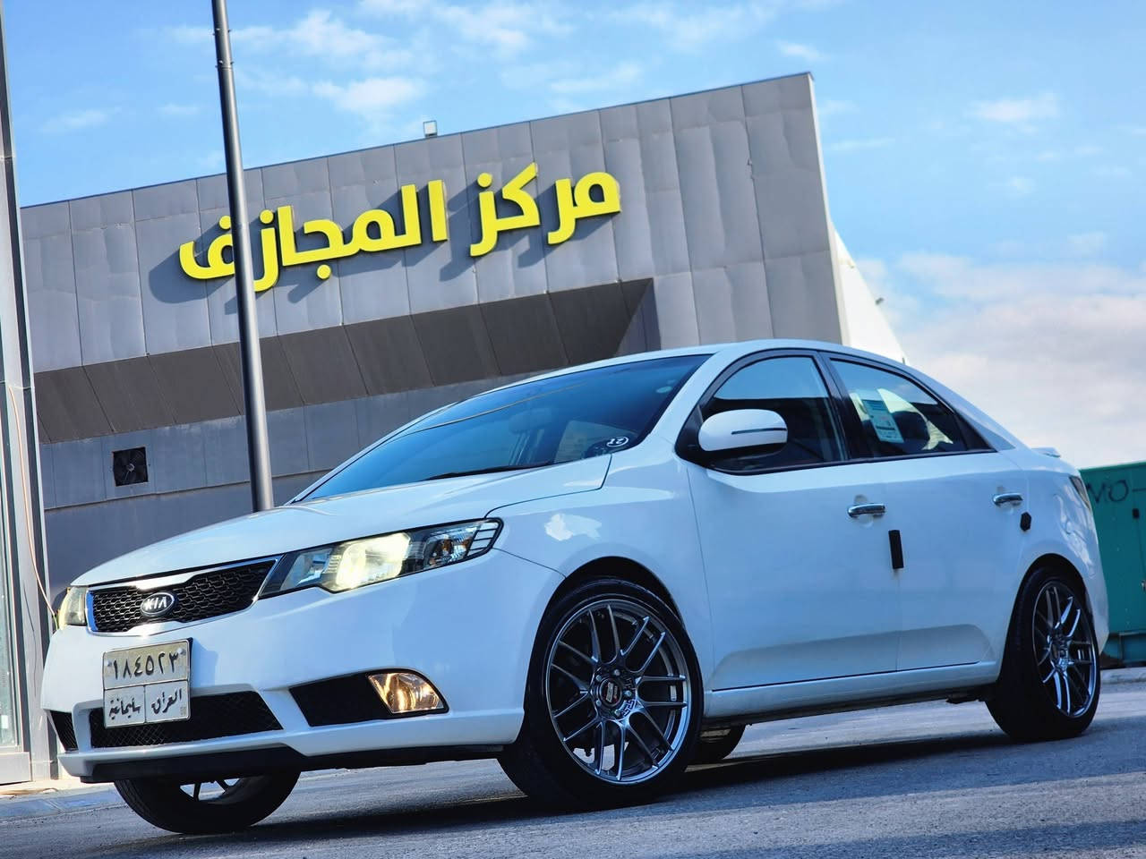 رجاءا اقره المنشور قبل ما تتصل
للبيع سيراتو خليجي موديل 2011 مكانها #سليمانيه..مكينه 1600دوش خليجي 
مواصفاتها داخل لونين مريات كهربائي شفط حاسه خلفيه عداد  حماوه دجيتال وحاكيه وبلوتوث تخم تاير ويلكب كروم جديد جواه مشدود
سياره بيه باب سايق صبغ بدون دواخل 
سياره جاهزه كير ومكينه بشرط السياره ب اسمي وتحويل مباشر 
السعر 93$$ وبيه مجال بسيط لشراي
الرقم *********** واتساب موجود
