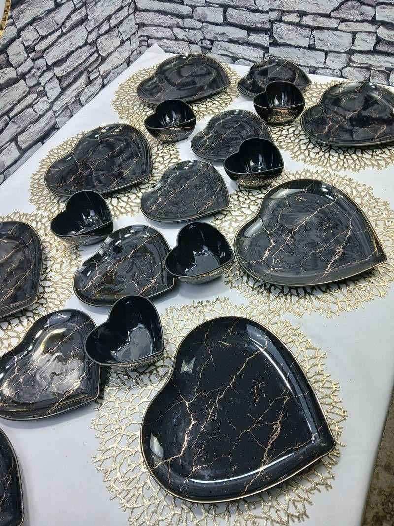 Service À Table Cœur Noir Jadco 18 Pièce 
عدد القطة 18 
يتكون من 
6 تع شرية 
6 تع الجواز 
6 بلى كبير 

⛔ ملاحظة ⛔
التوصيل مع شركة dhd Express 
وهدا منتج منقدروش نبعثو معاه منتوجات اخرى الا سارفيس لي كيفو تاملوكة, عين مخلوف


**إذا كنت صاحب هذا الإعلان وتريد حذفه لأي سبب، رجاءا أرسل رسالة إلى الدعم الفني**