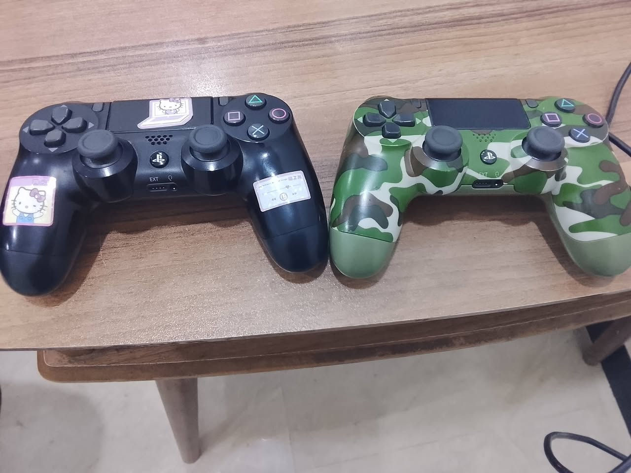 السلام عليكم بلي فور للبيع ما مفتوح ما مهكر  ويا ٢ جوستك  اصلي وتجاري وقرص جي تي اي و يو بي اي ذاكره ٤٠٨ نسخه اوربي و ما داخل تصليح 
السعر ٢٠٠ الف ولا دكول هواي لأن ويا هواي شغلات 
واتساب ***********
