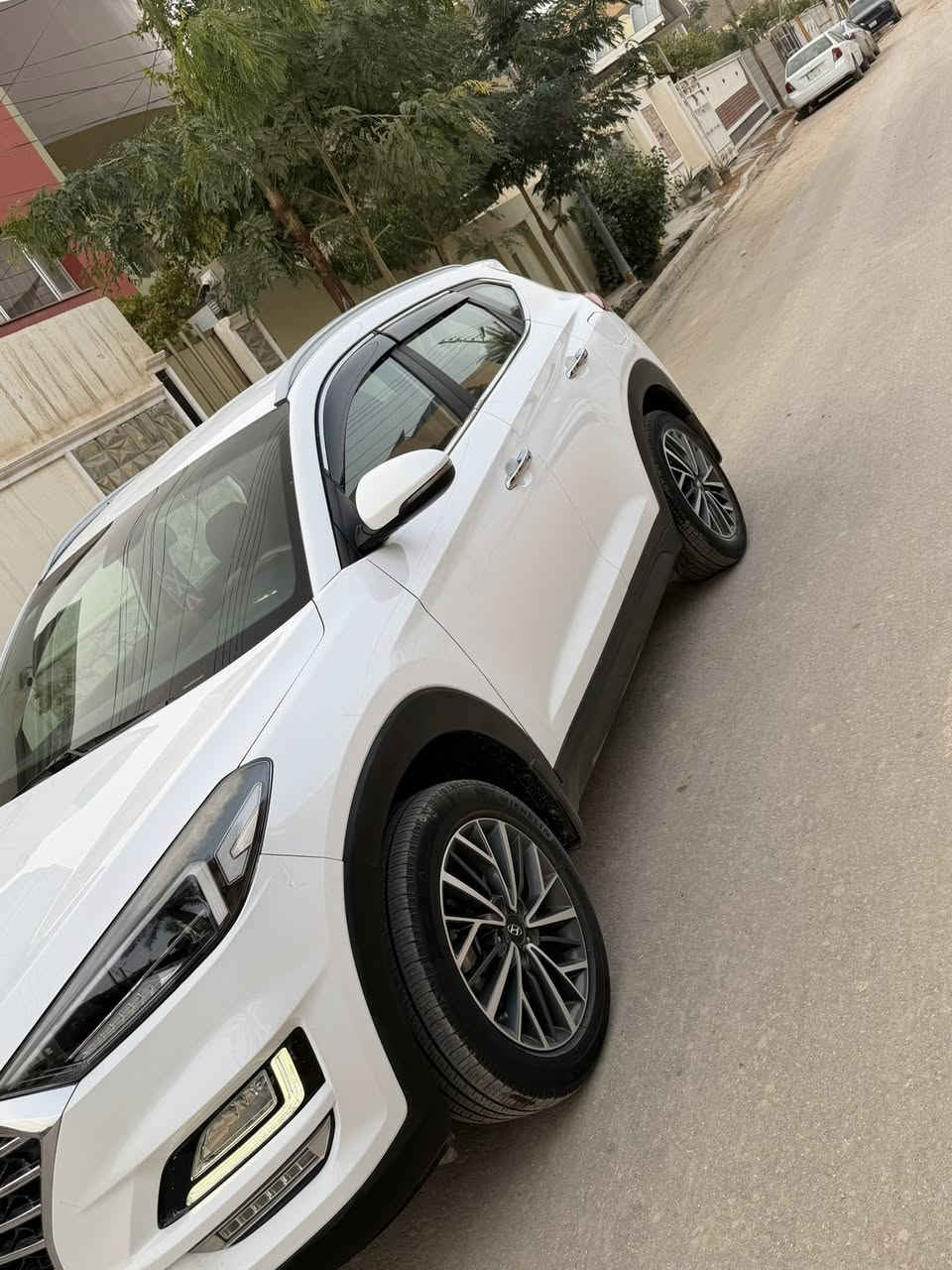 توسان  ٢٠٢٠
رقم بغداد 
ماشيه ٨٤ حقيقي
موصفات الكاصد 
خمس عدسات
كشنات اثنين كهرباء 
داخل جلد 
كامره 
شاشه 
وحساسات 
اشاير لكزز 
مكفوله عده الداعاميه الخلفيه صبغ
مكاني حله
السعر٢١٣
***********
