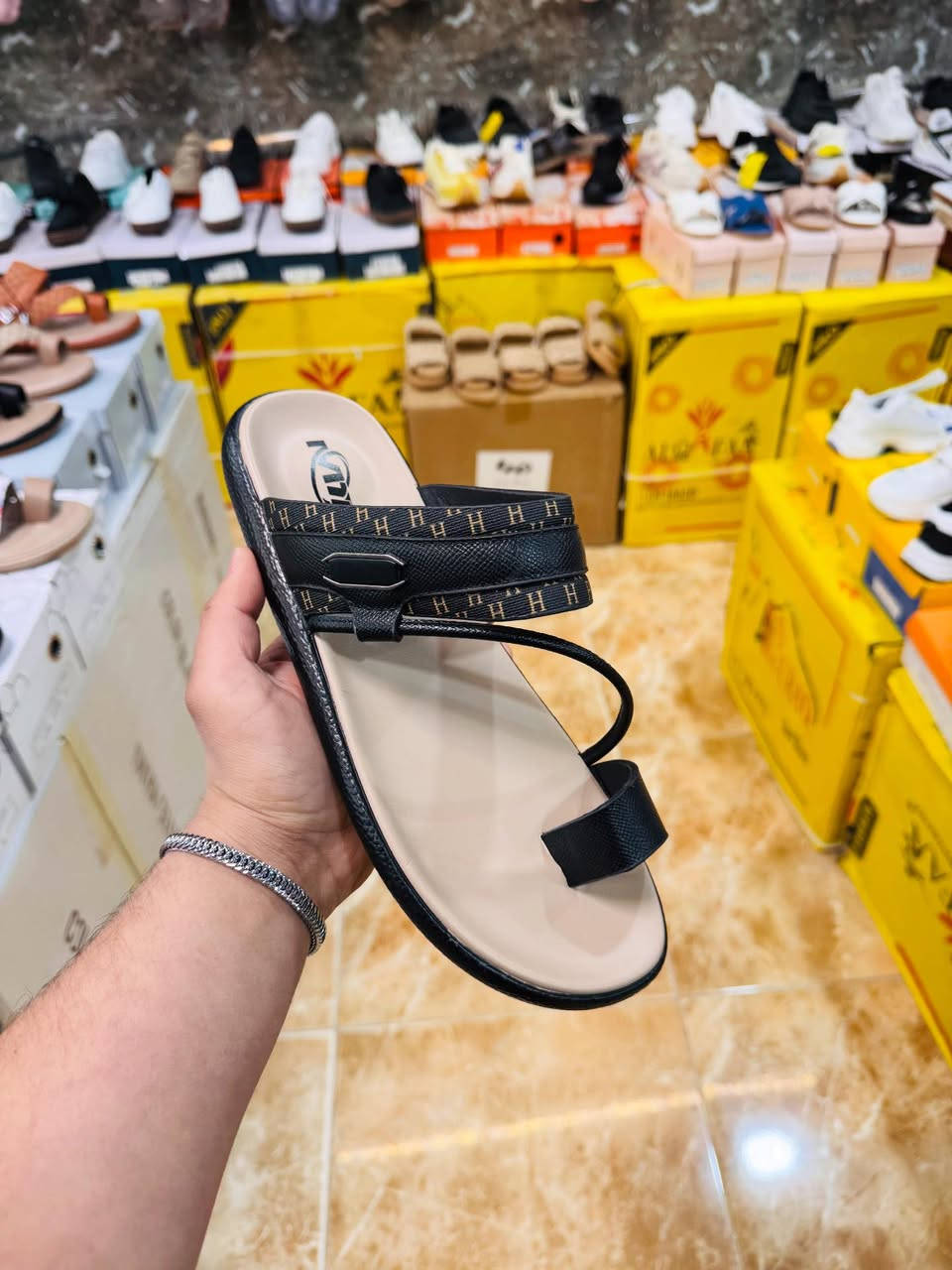 #جديدنا_اليوم_في_محلات_ابو_زهراء_العبيدي_تكريت❤️✅

#شحاطات_رجاليه_نزاكه_وخف_عدة_موديلات❤️👌❤️


**إذا كنت صاحب هذا الإعلان وتريد حذفه لأي سبب، رجاءا أرسل رسالة إلى الدعم الفني**