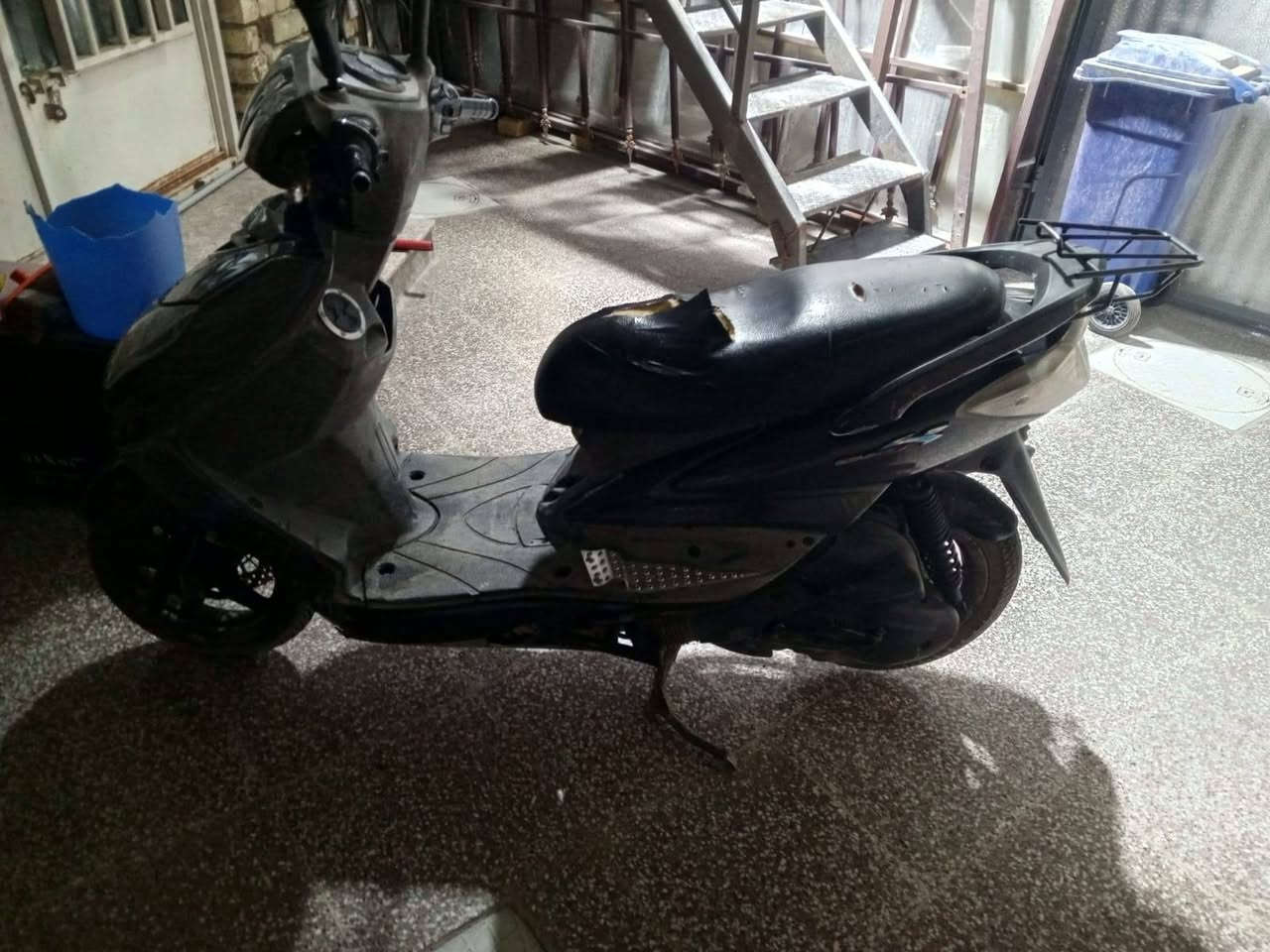 السلام عليكم
سكنس فحل نوزل 
سلف هندر نكرة 
ناعم خرسة
شلعة معدل 
كربائيات شغالة 
كفرات مختمة اصلية
السعر 650 الف اوراق كاملة 
مكان بغداد الجديدة ***********
