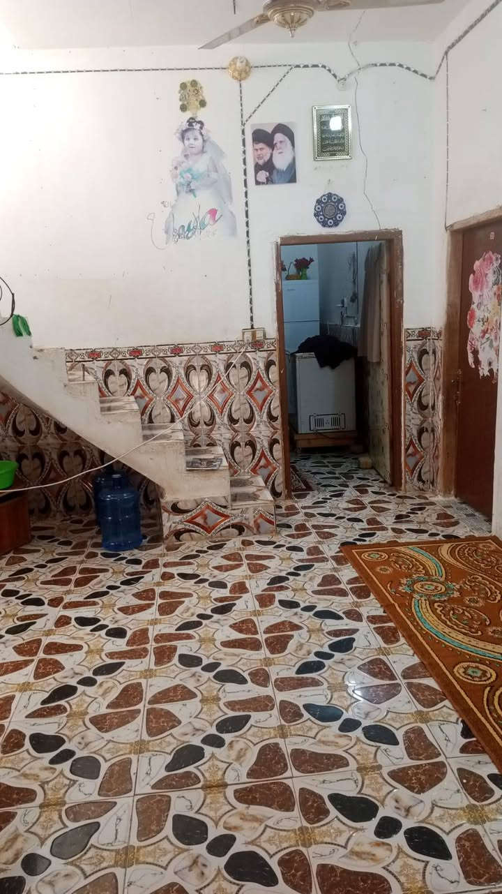السلام عليكم.
بيت للبيع المساحه 120
يحتوي ع 2غرف صاله او مطبخ او استقبال 
المكان مشخاب.  طبر فرعون قرب جامع الجديد
السعر خاص
‏‪***********‬‏
