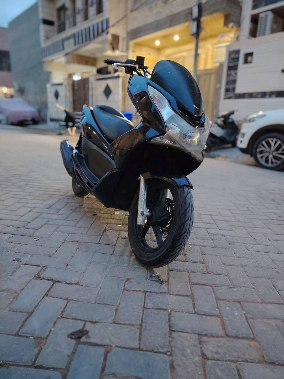 سلام عليكم PCX جيل اول للبيع مكاني بغداد الكريعات ***********
