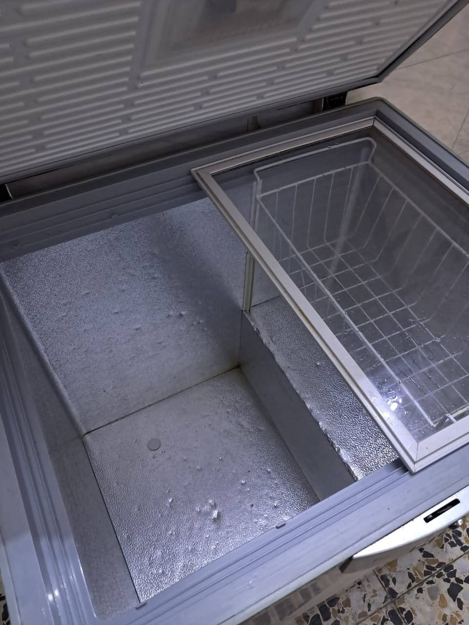 سلام عليكم مجمده للبيع تجميدها يخبل وسعرها ١٠٠ وبيها مجال لشراي العنوان بغداد حي اور الاتصال ع صاحب الرقم***********
