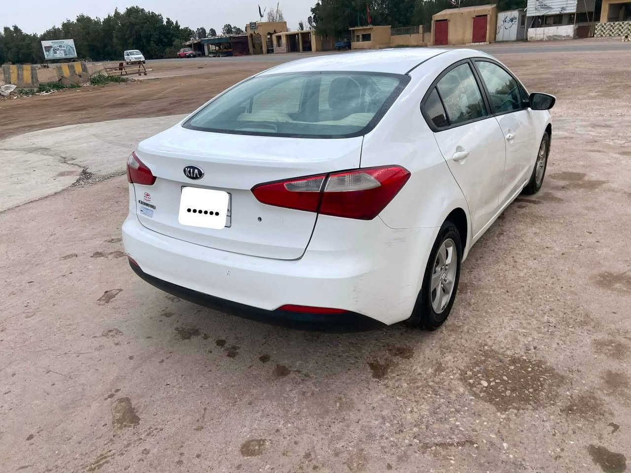 السلام عليكم للبيع سيراتو موديل ٢٠١٤ خليجي مكينه ٢٠٠٠ رقم واسط ومكانه واسط قضاء الاحرار  سياره جاهزه من كلشي وسوناره مرفق مع الصور ومراوس حسب القناعه   والاستفسار ع الرقم ***********
